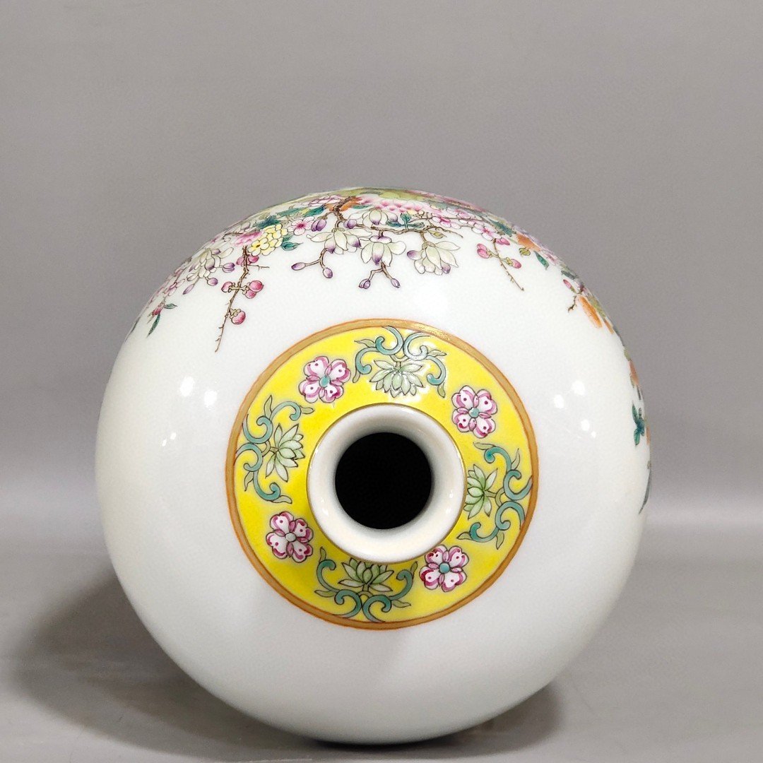 Qing Dynasty Qianlong A plum vase with mushrooms and longevity