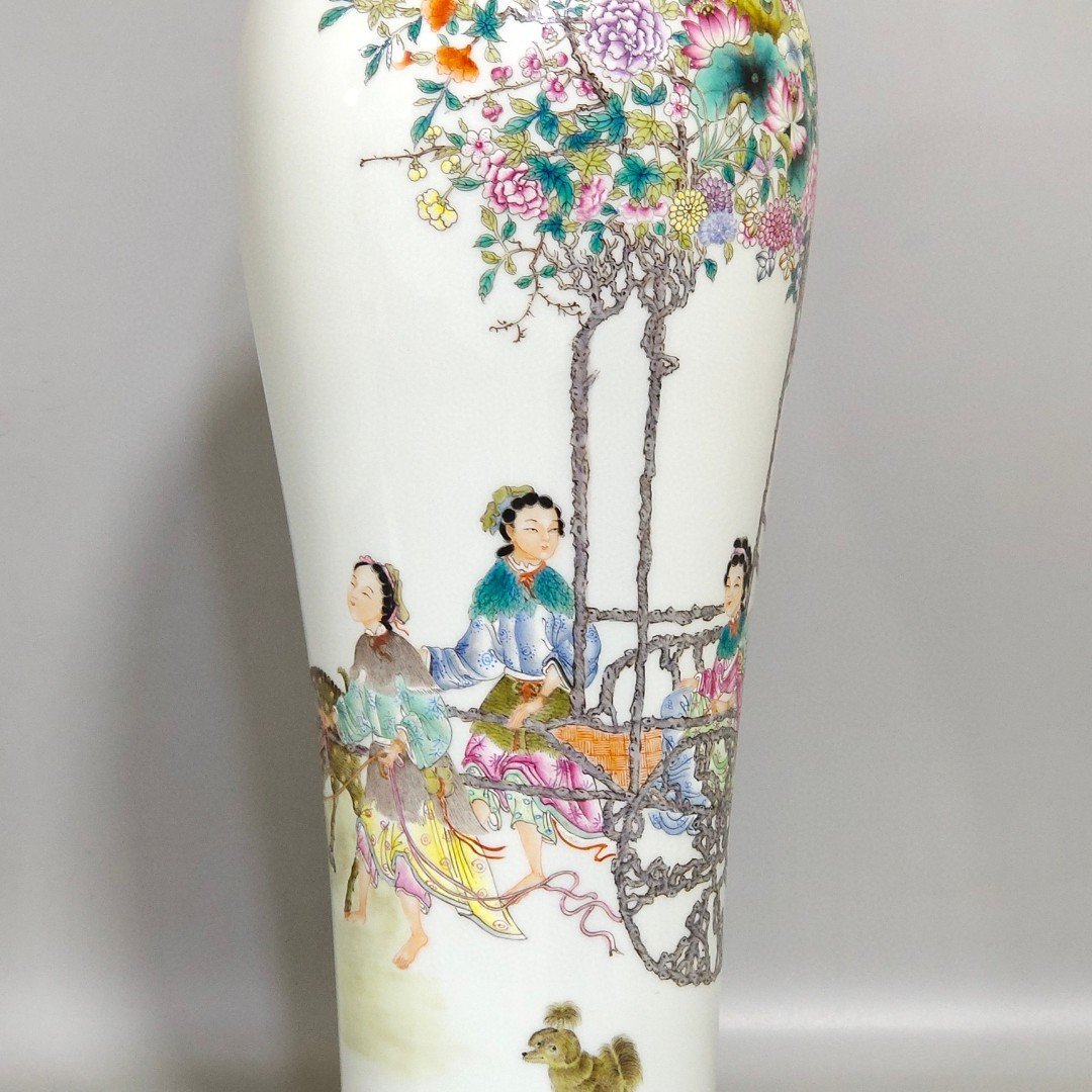 Qing Dynasty Qianlong A plum vase with mushrooms and longevity