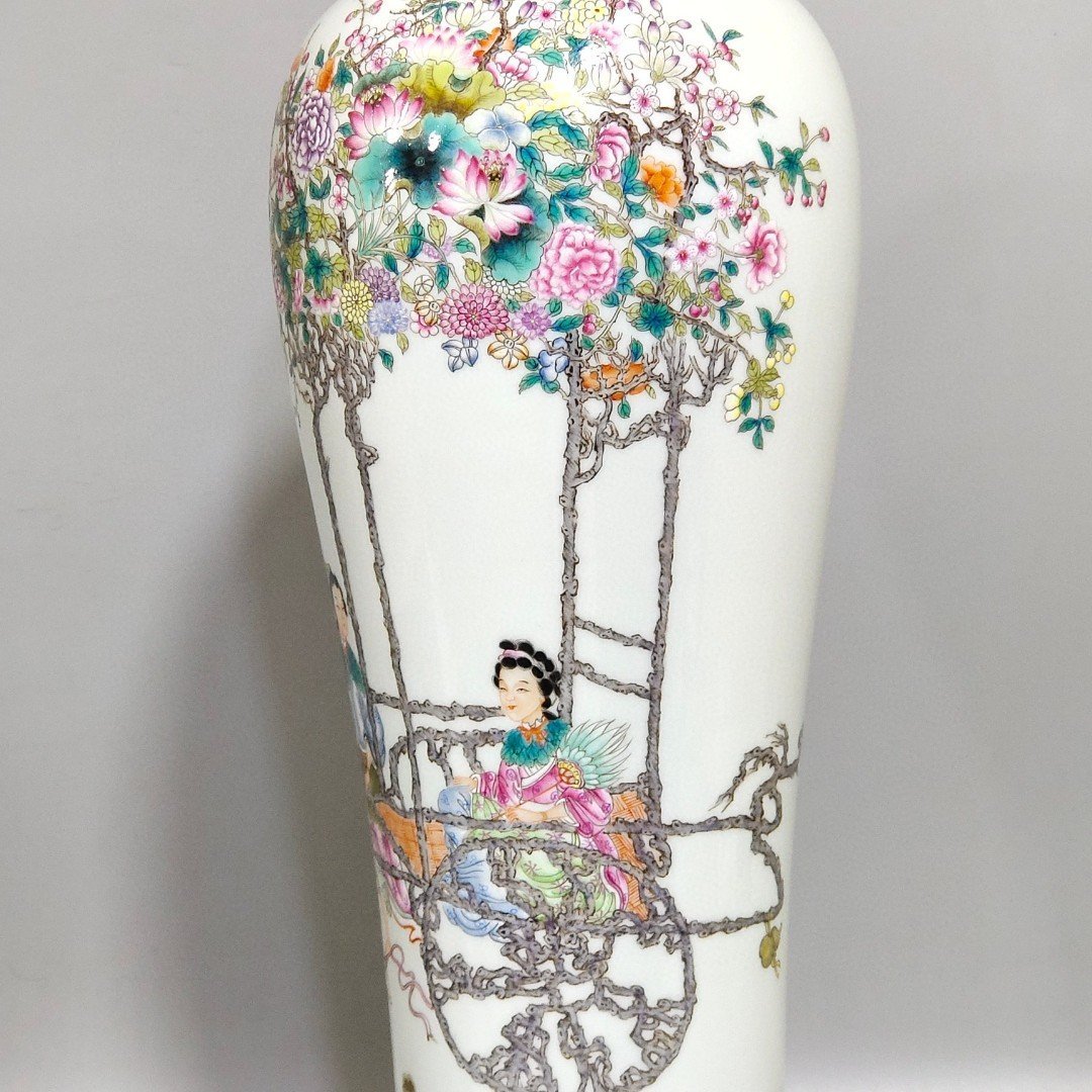 Qing Dynasty Qianlong A plum vase with mushrooms and longevity