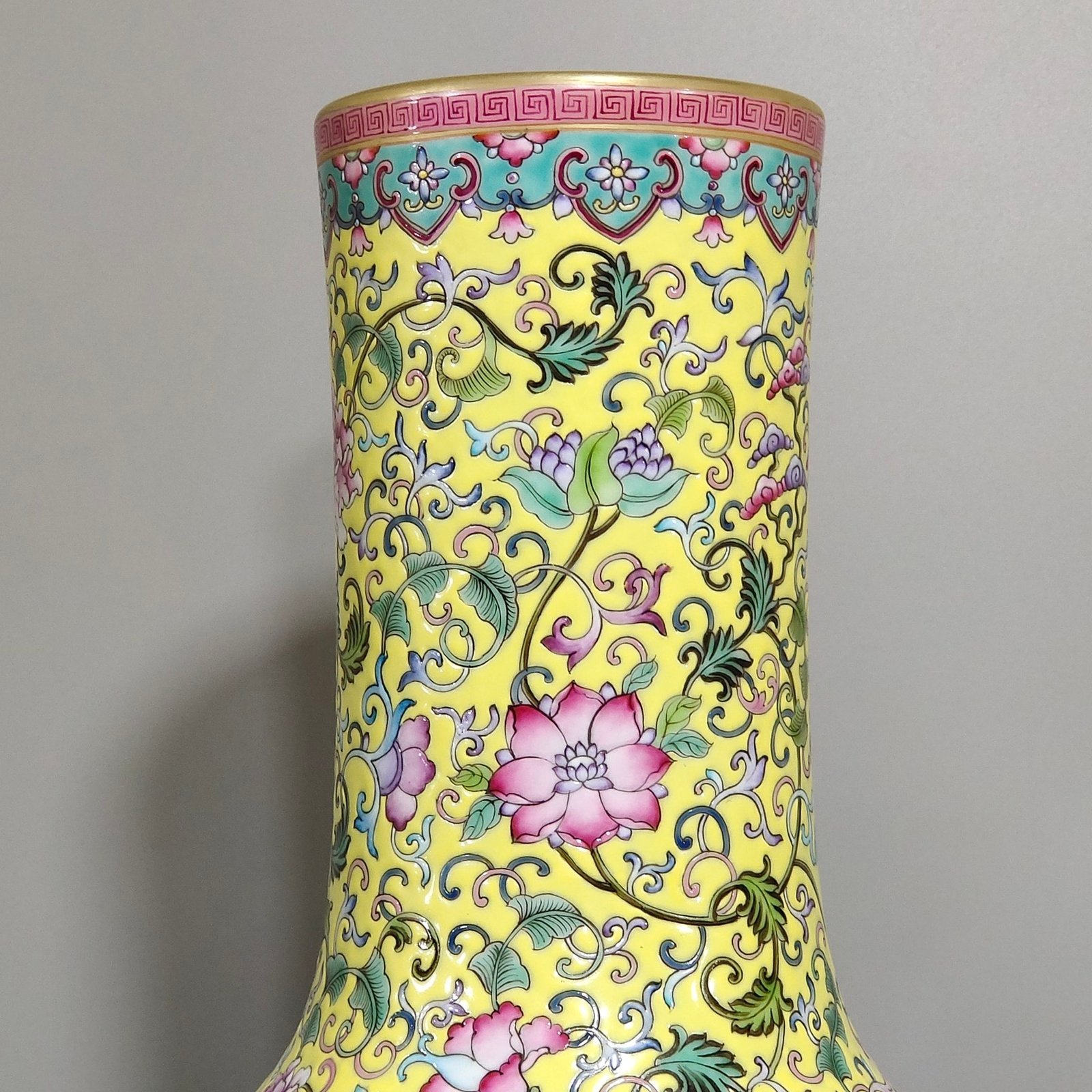 Qing Dynasty Qianlong yellow earth figure celestial vase