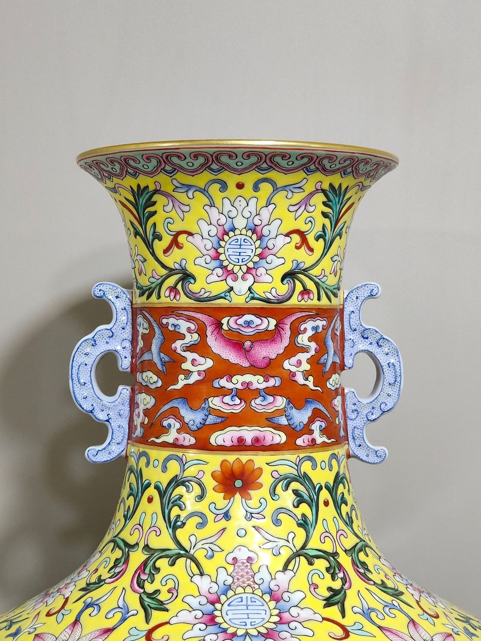 Qing Dynasty Qianlong Huangdi Eighteen Scholars Amphora