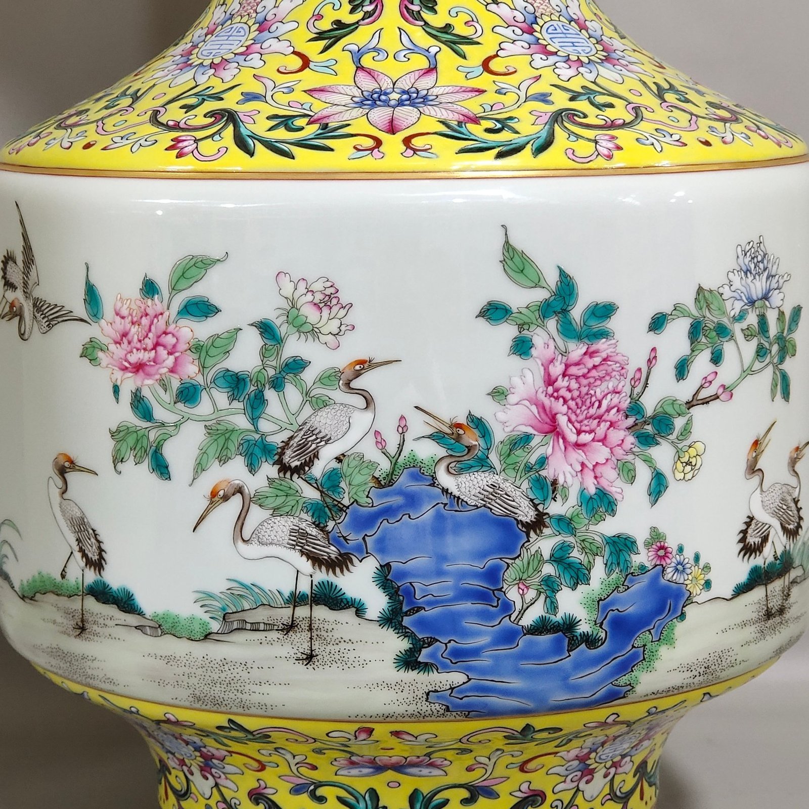 Qing Dynasty Qianlong Huangdi Eighteen Scholars Amphora