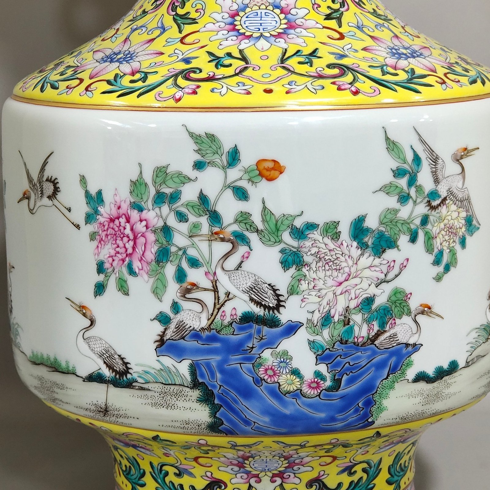 Qing Dynasty Qianlong Huangdi Eighteen Scholars Amphora