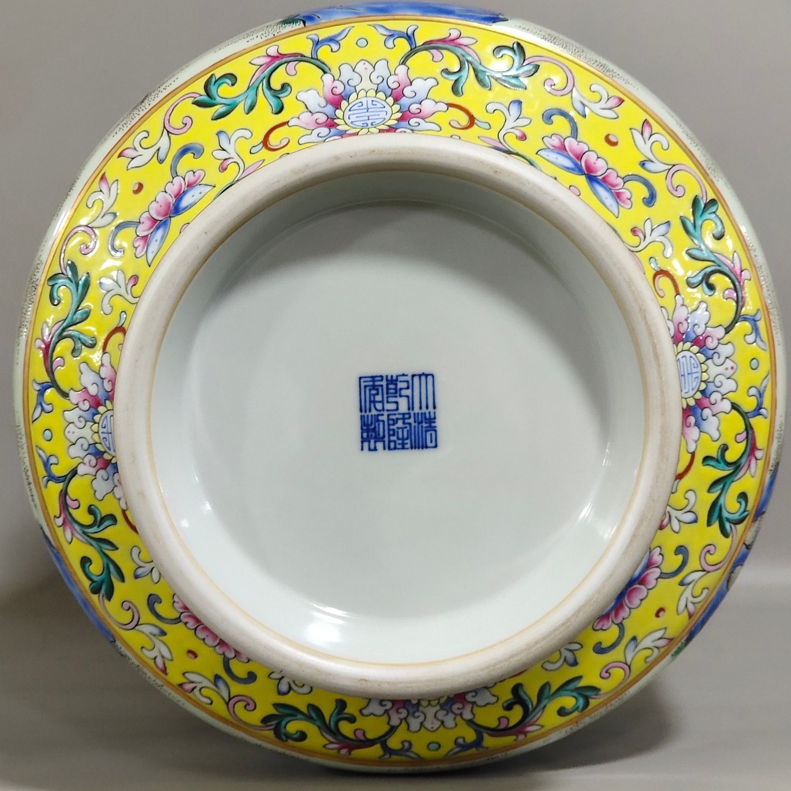 Qing Dynasty Qianlong Huangdi Eighteen Scholars Amphora
