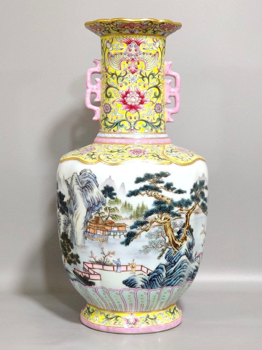 Qing Dynasty Qianlong Yellow Land Landscape Amphora