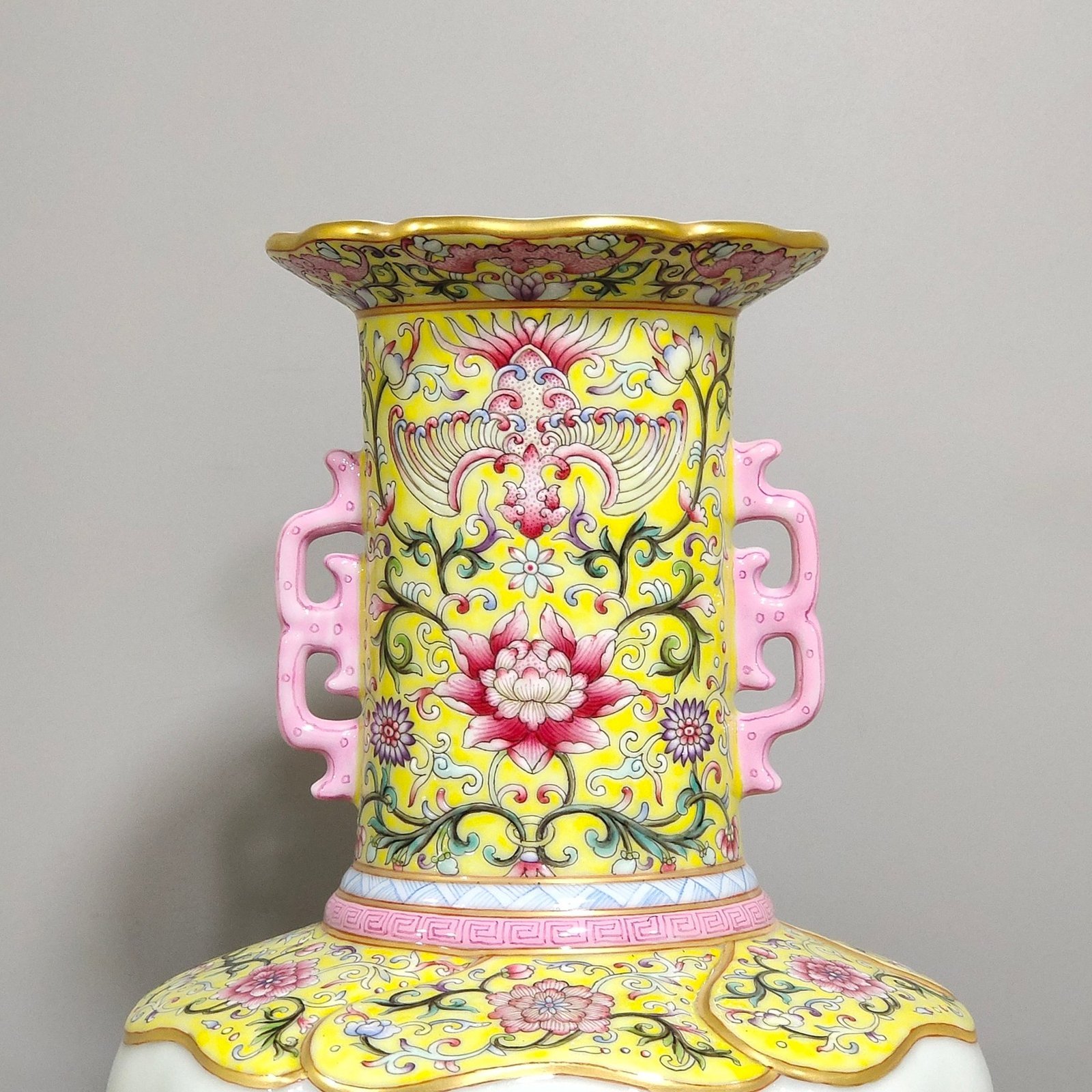 Qing Dynasty Qianlong Yellow Land Landscape Amphora