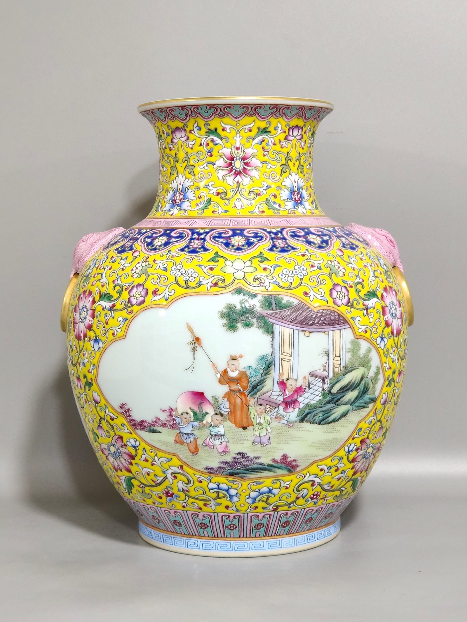 Qing Dynasty Qianlong yellow ground window character story amphora