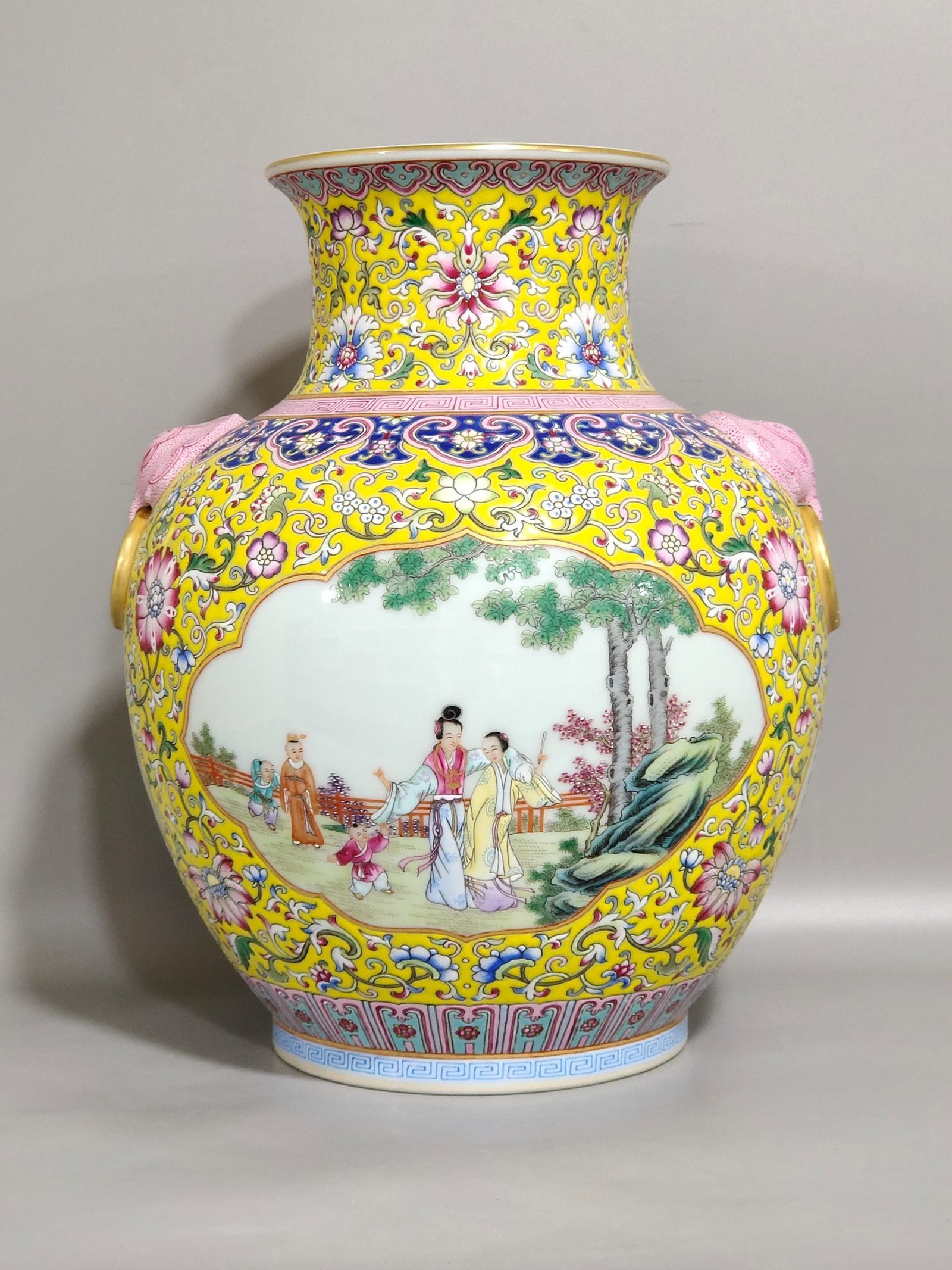 Qing Dynasty Qianlong yellow ground window character story amphora