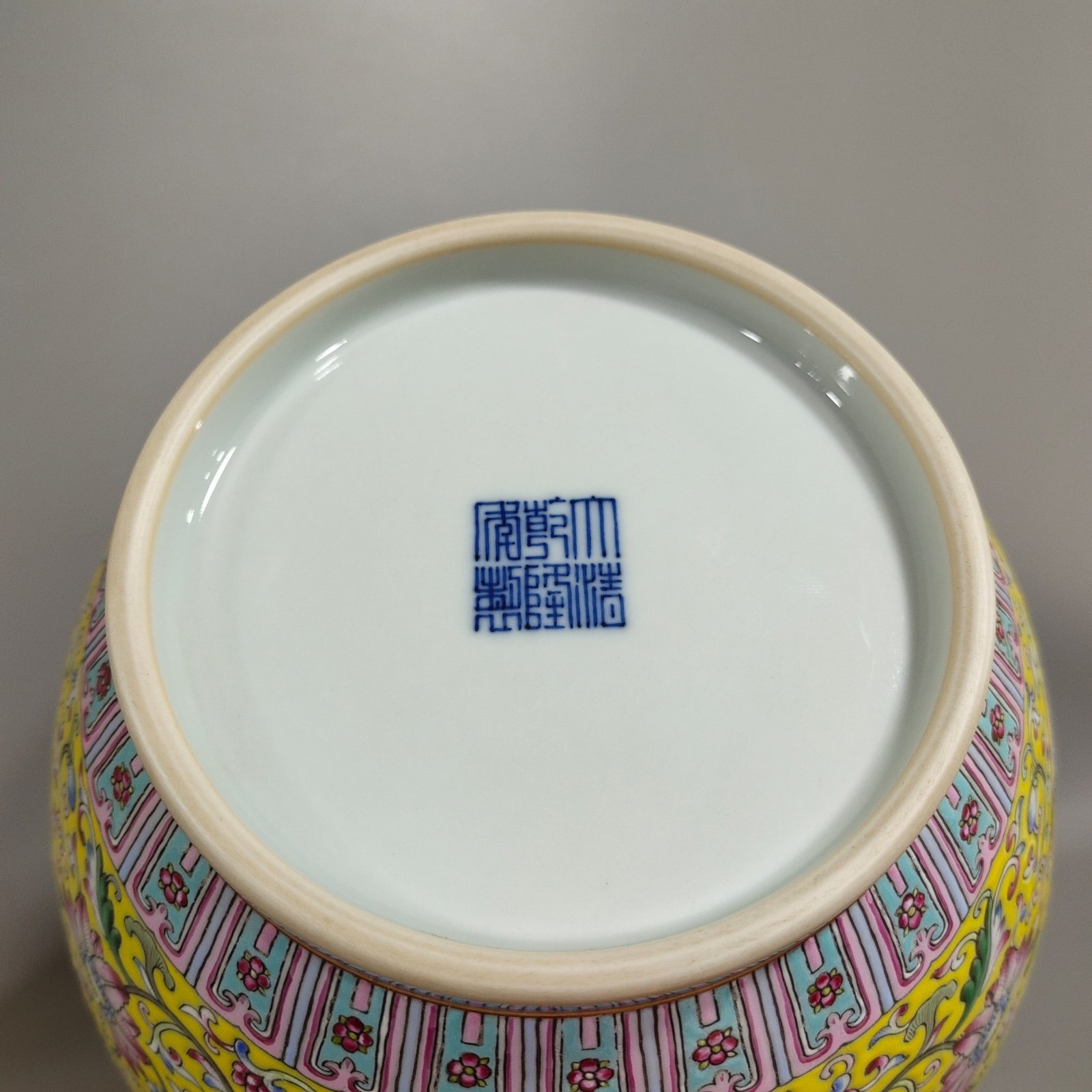 Qing Dynasty Qianlong yellow ground window character story amphora