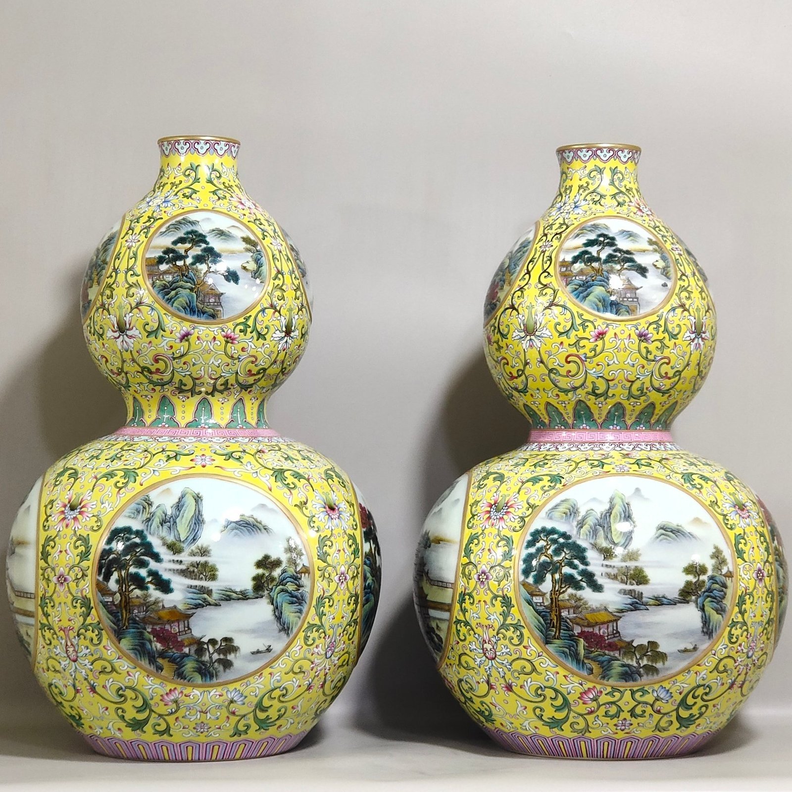 Qing Dynasty Qianlong yellow ground window landscape attic gourd vase