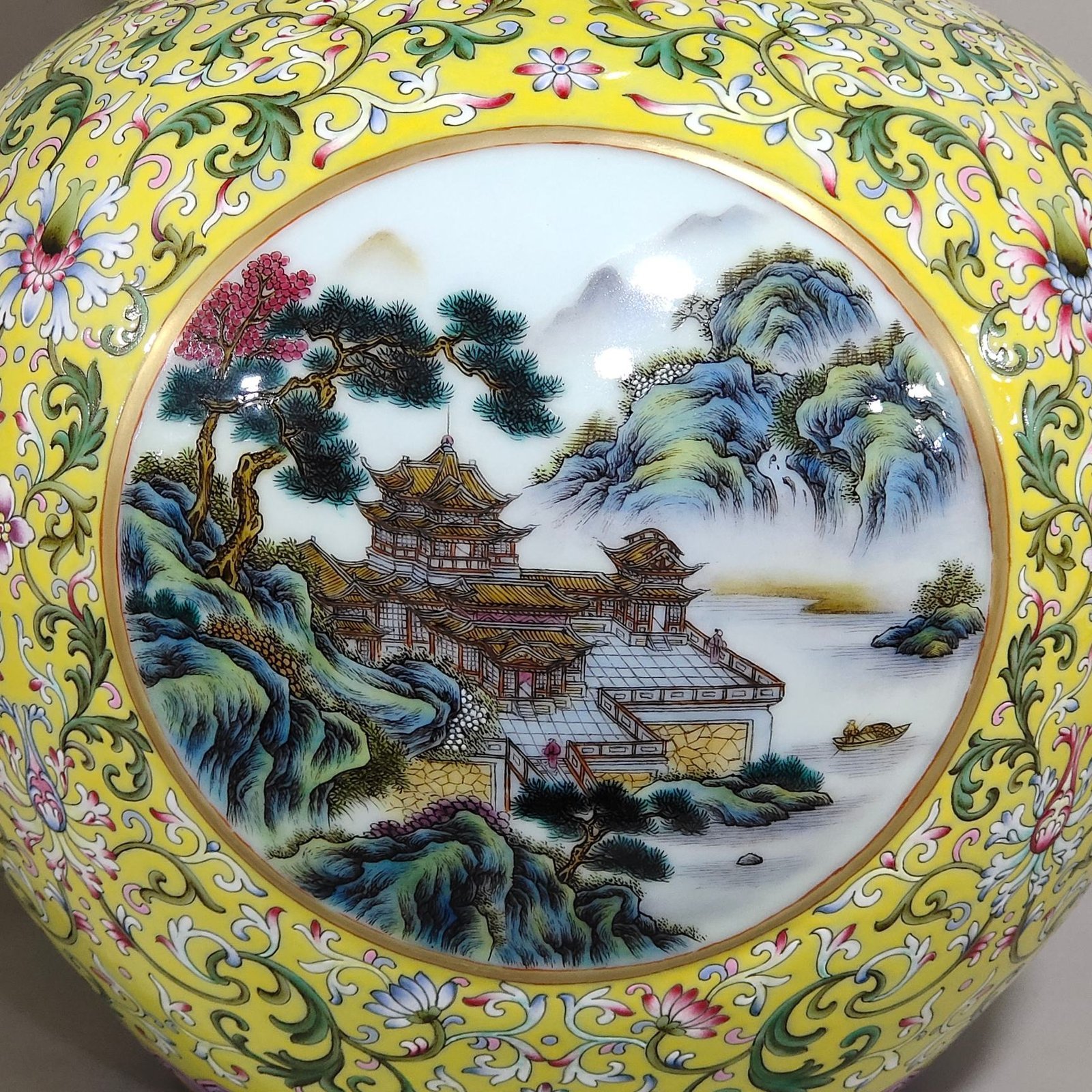 Qing Dynasty Qianlong yellow ground window landscape attic gourd vase