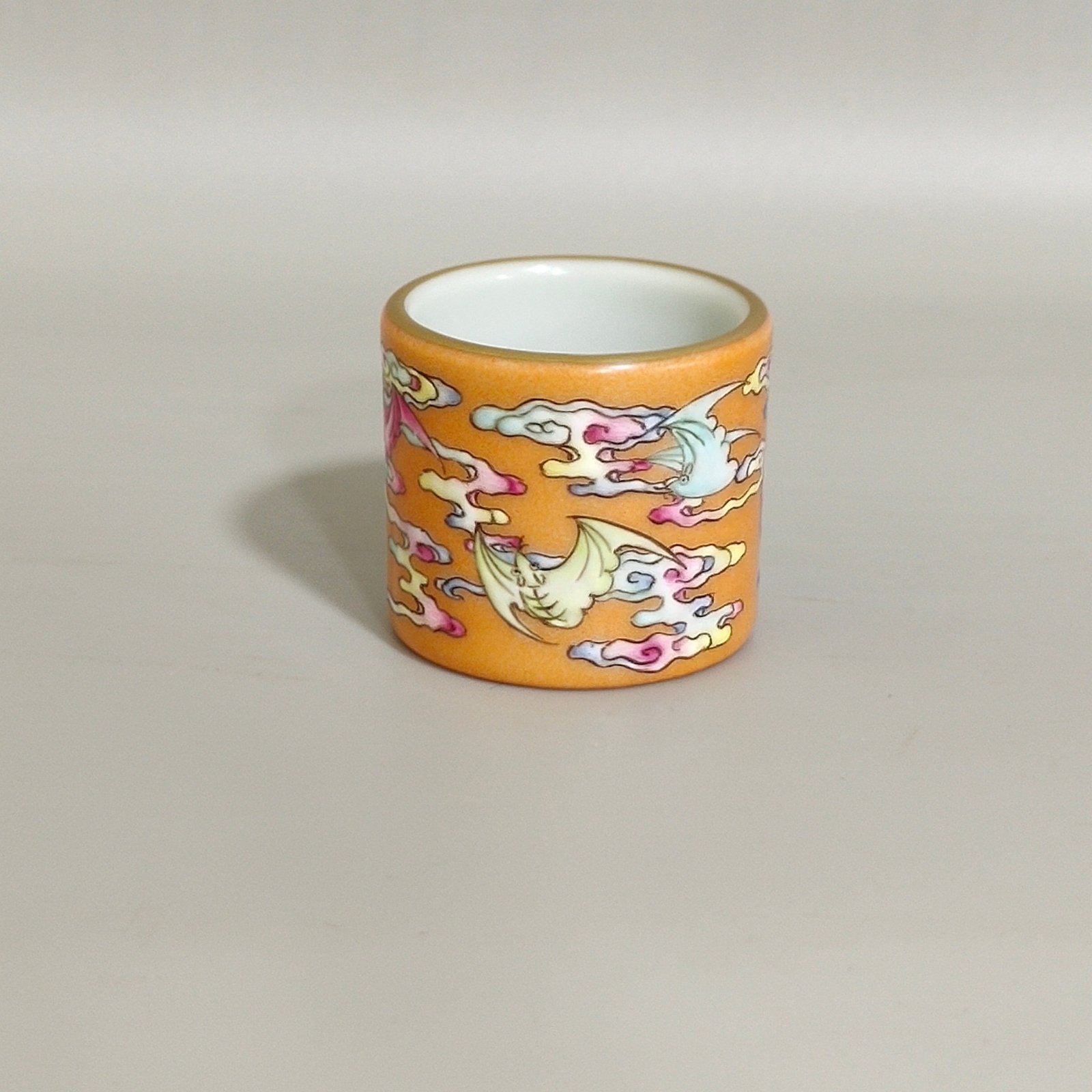 Qing Dynasty Qianlong Huangdi Xiangyun Wufu finger box