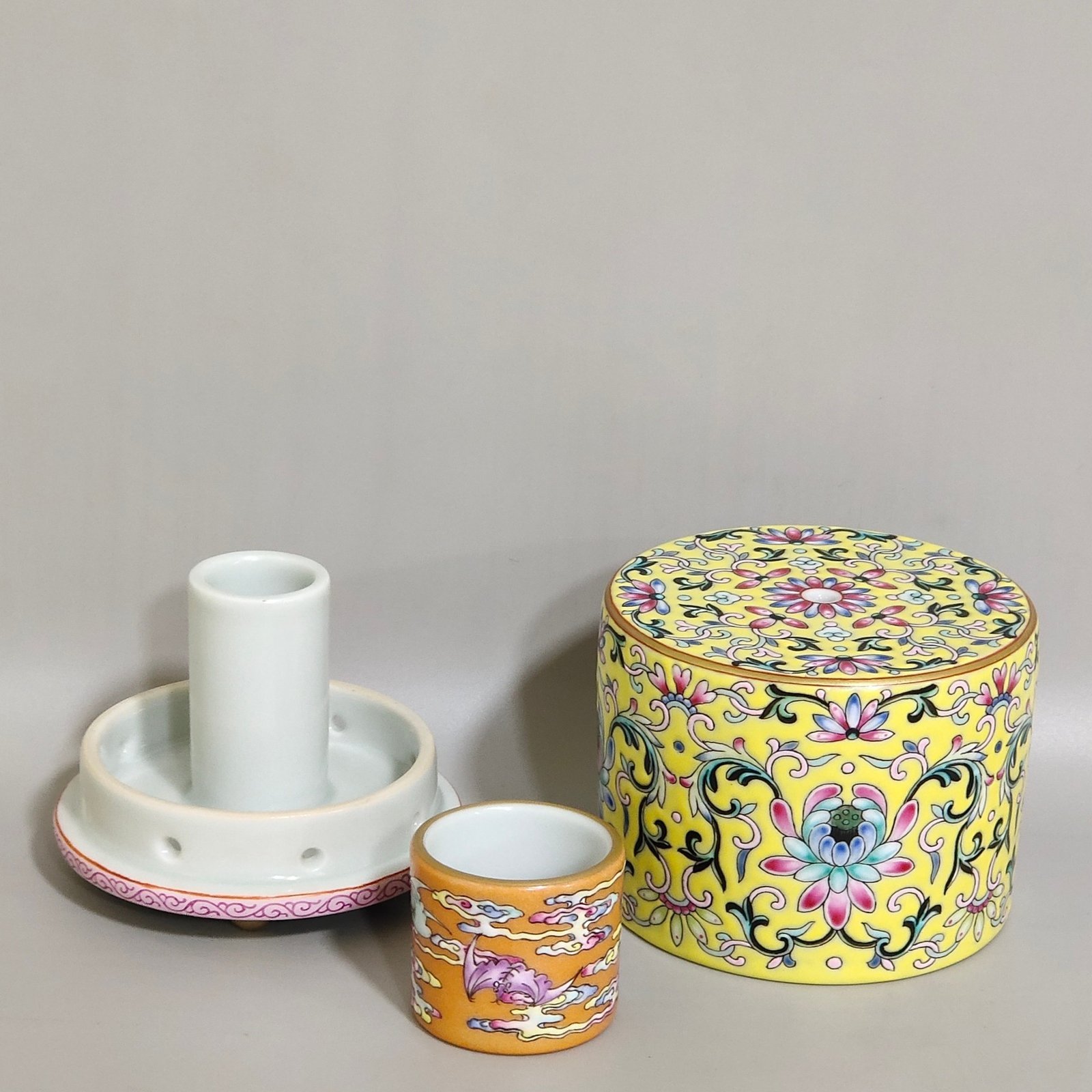 Qing Dynasty Qianlong Huangdi Xiangyun Wufu finger box