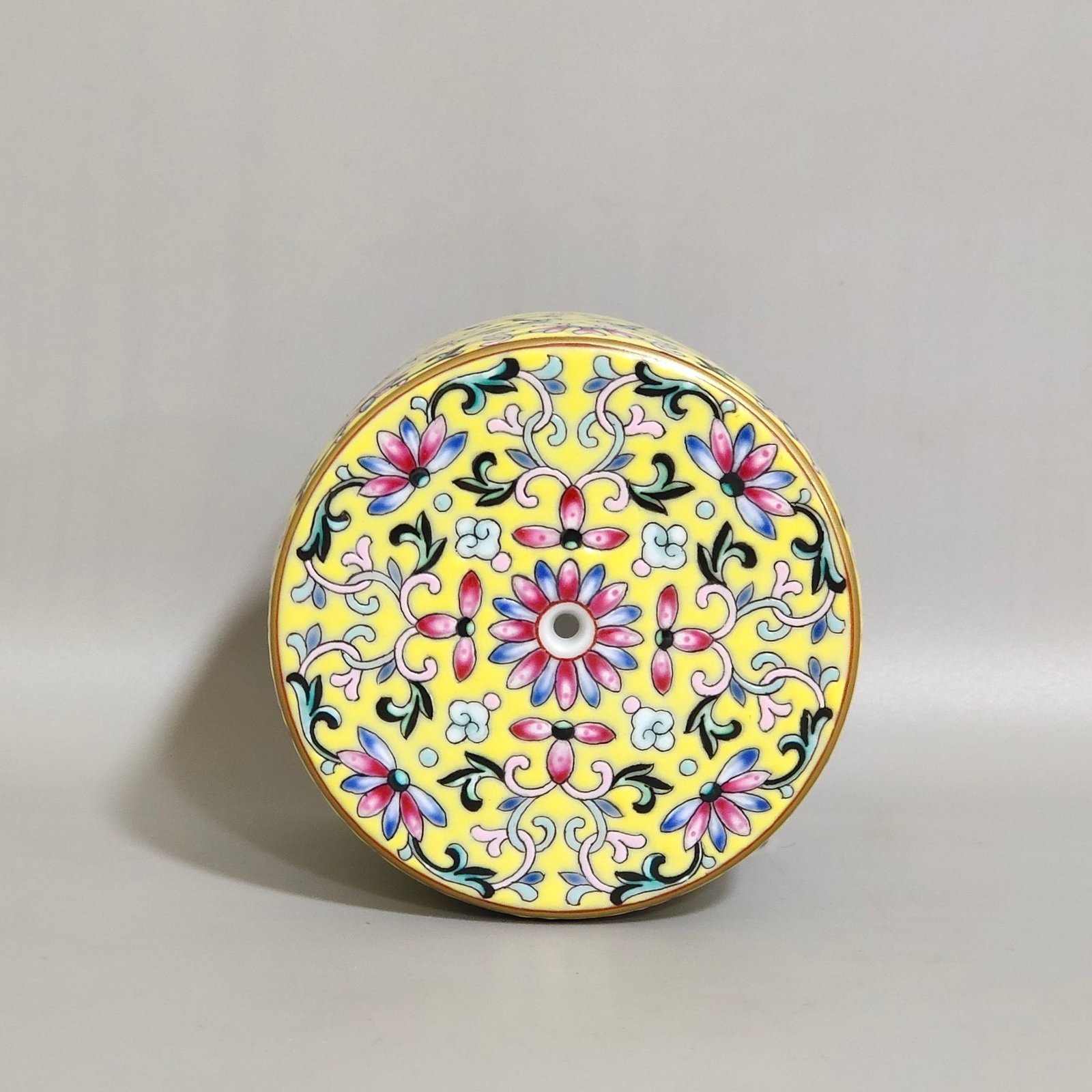Qing Dynasty Qianlong Huangdi Xiangyun Wufu finger box