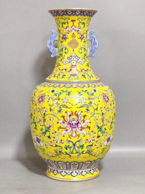 Qing Dynasty Qianlong Huangdi Fushou Lianlian amphora