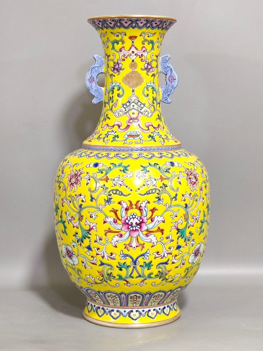 Qing Dynasty Qianlong Huangdi Fushou Lianlian amphora