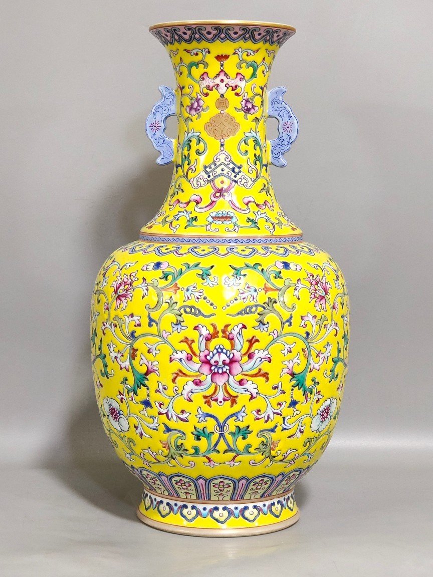 Qing Dynasty Qianlong Huangdi Fushou Lianlian amphora