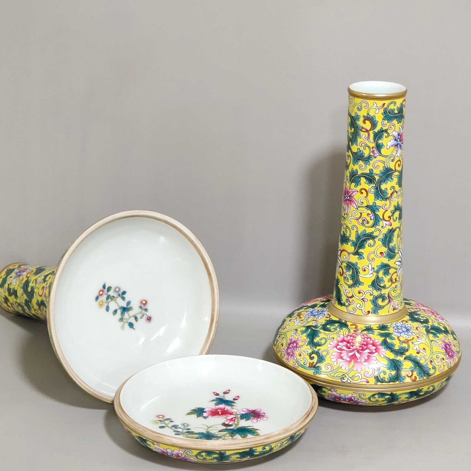 Qing Dynasty Qianlong yellow ground floral flat-bellied flask