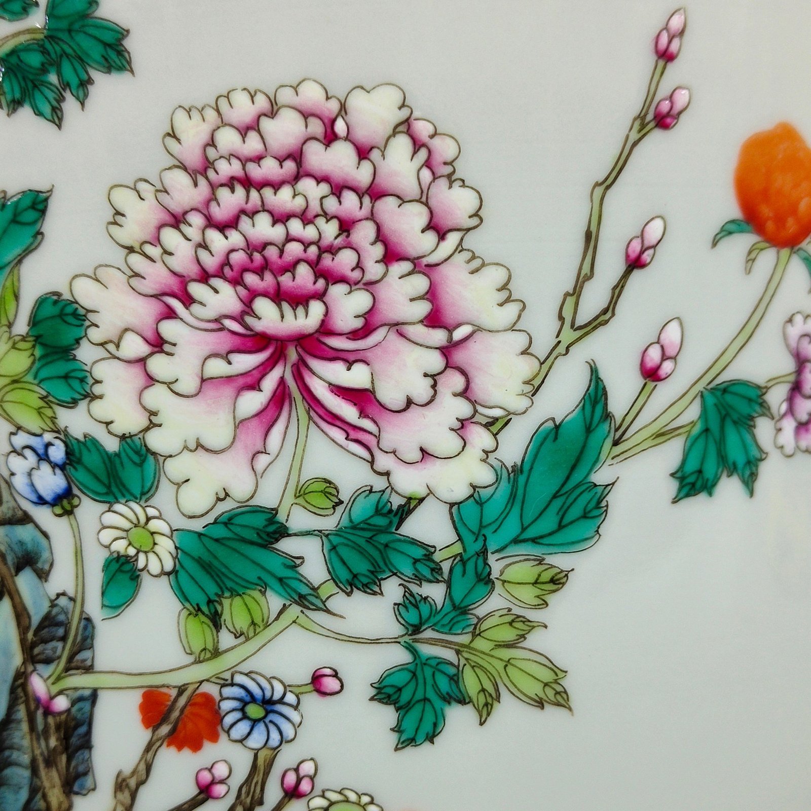 Qing Dynasty Qianlong yellow ground flower and bird vase