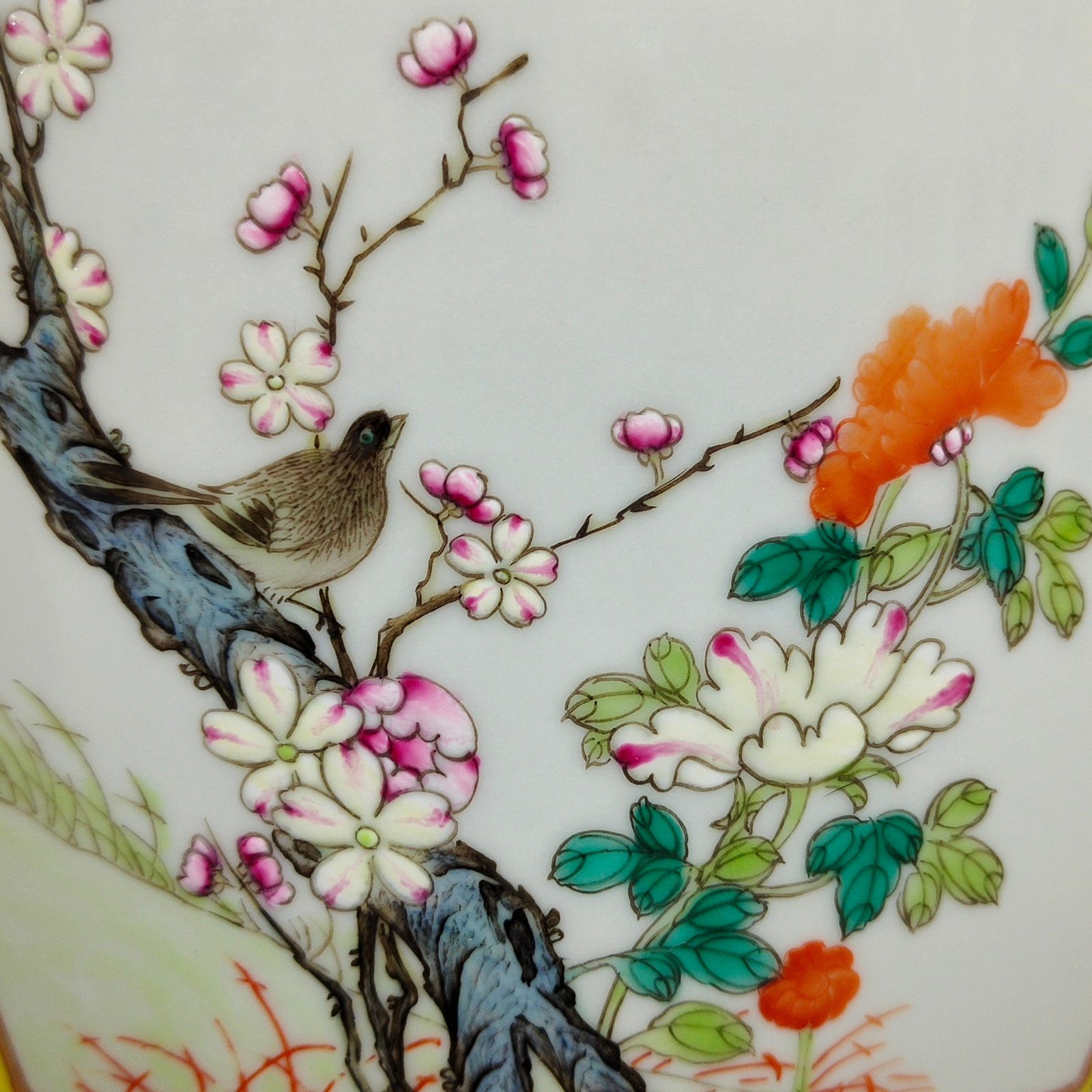 Qing Dynasty Qianlong yellow ground flower and bird vase