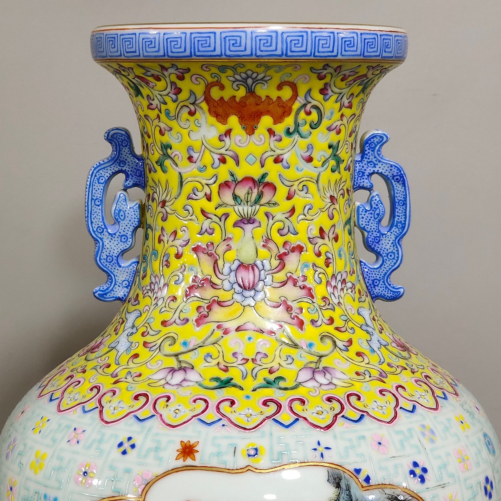 Qing Dynasty Qianlong a window-opening amphorae with landscape and poems