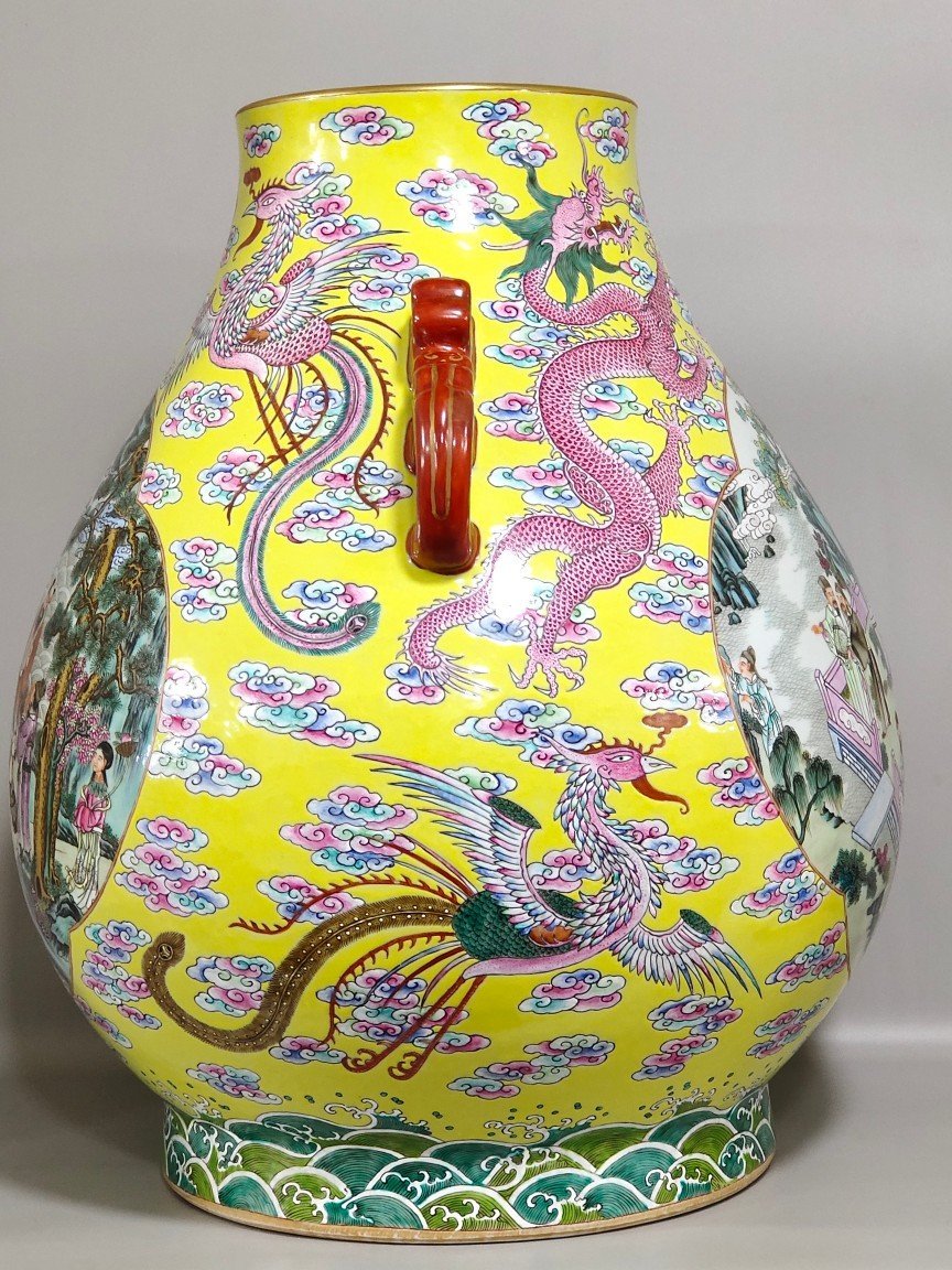 Qing Dynasty Qianlong yellow-glazed vase with five dragons and five phoenixes and eight immortals