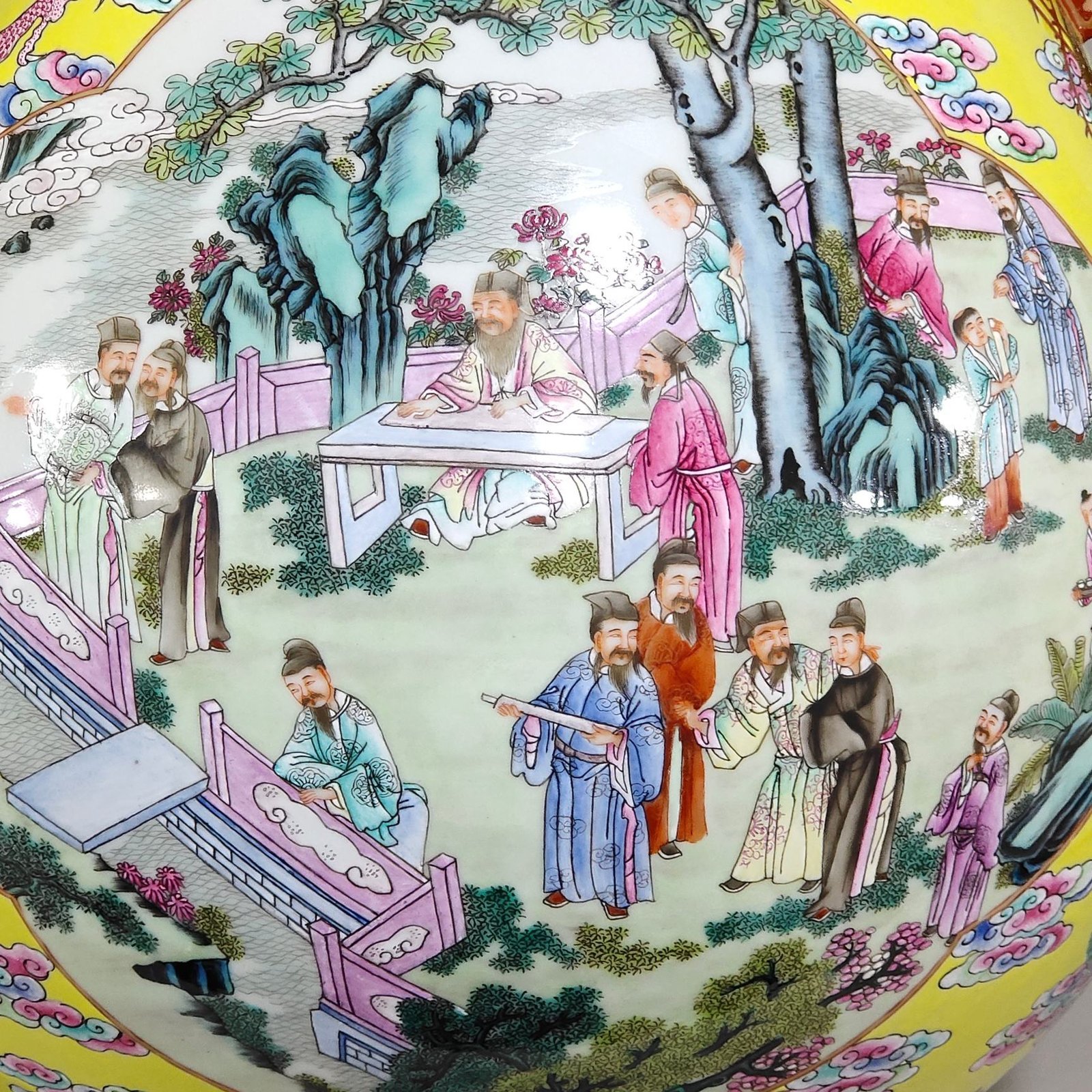 Qing Dynasty Qianlong yellow-glazed vase with five dragons and five phoenixes and eight immortals