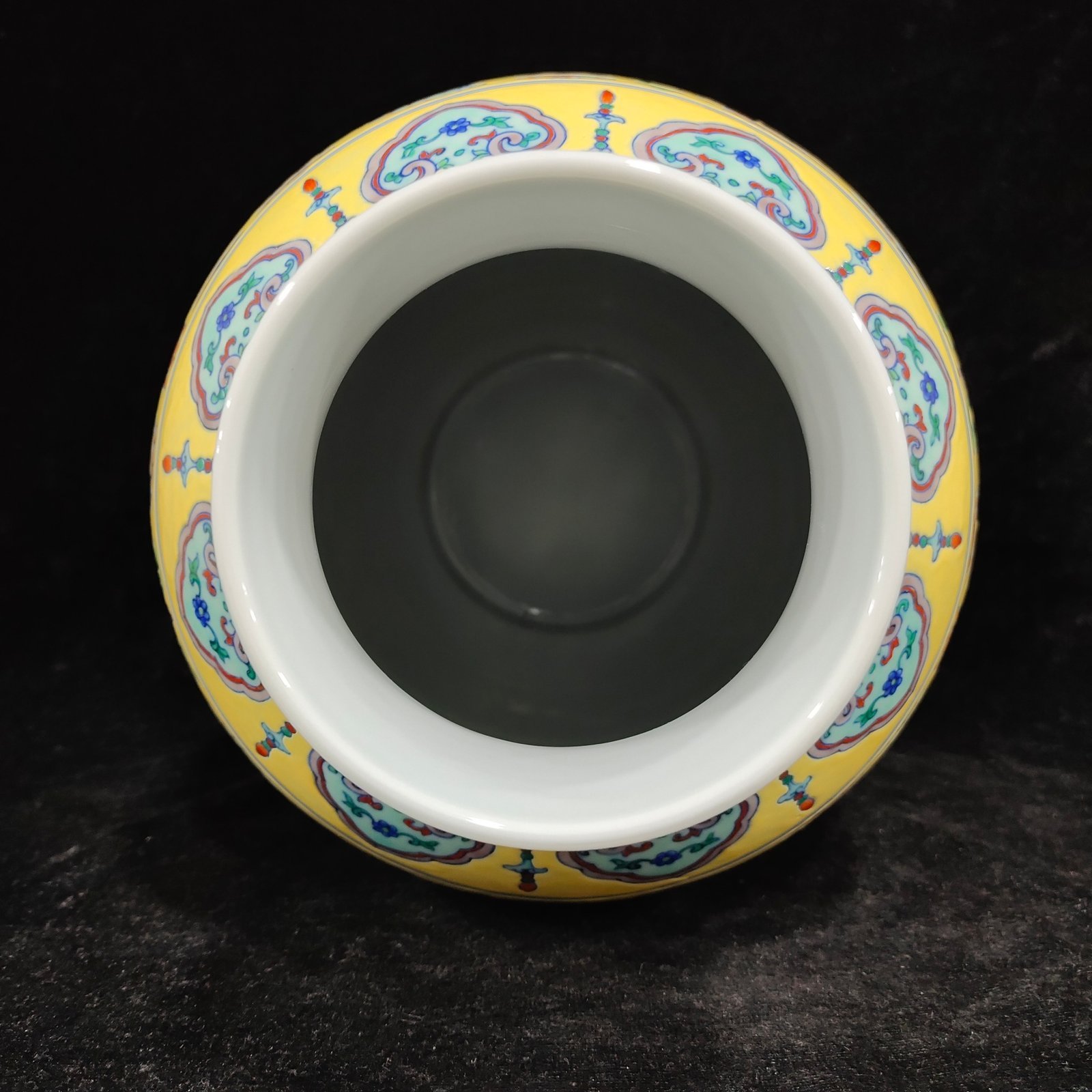 Qing Dynasty Qianlong Yellow Glaze Eight Treasures Winter Melon vase