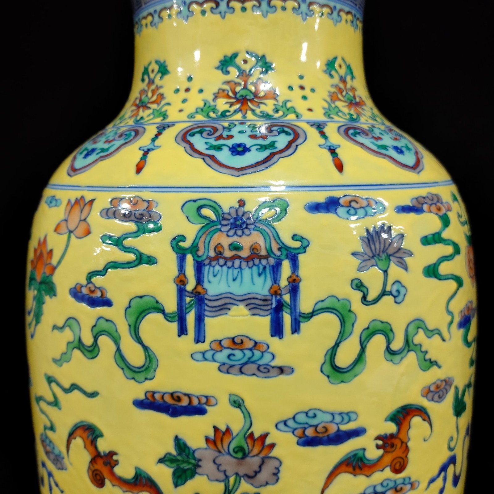 Qing Dynasty Qianlong Yellow Glaze Eight Treasures Winter Melon vase