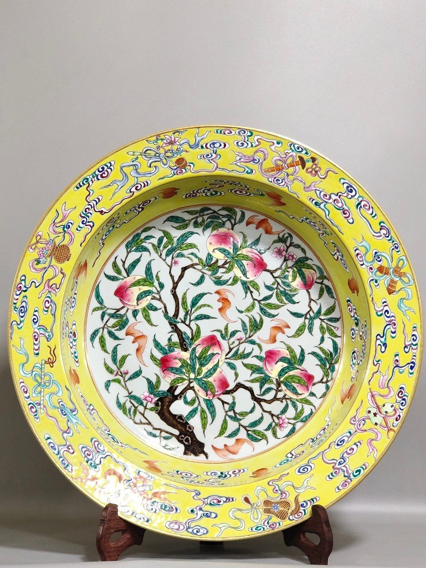 Qing Dynasty Qianlong Yellow Glaze Duofuduoshou washbasin