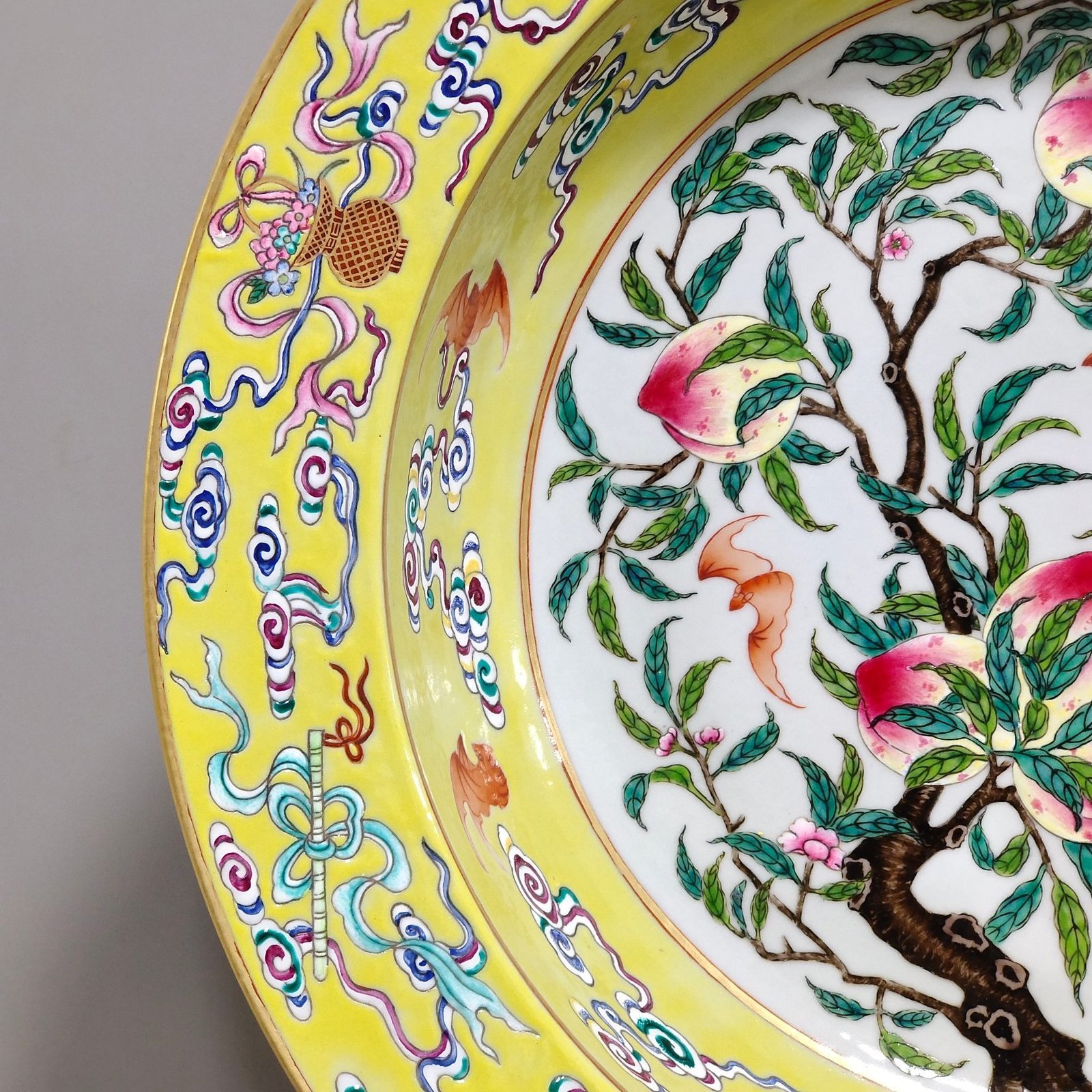 Qing Dynasty Qianlong Yellow Glaze Duofuduoshou washbasin