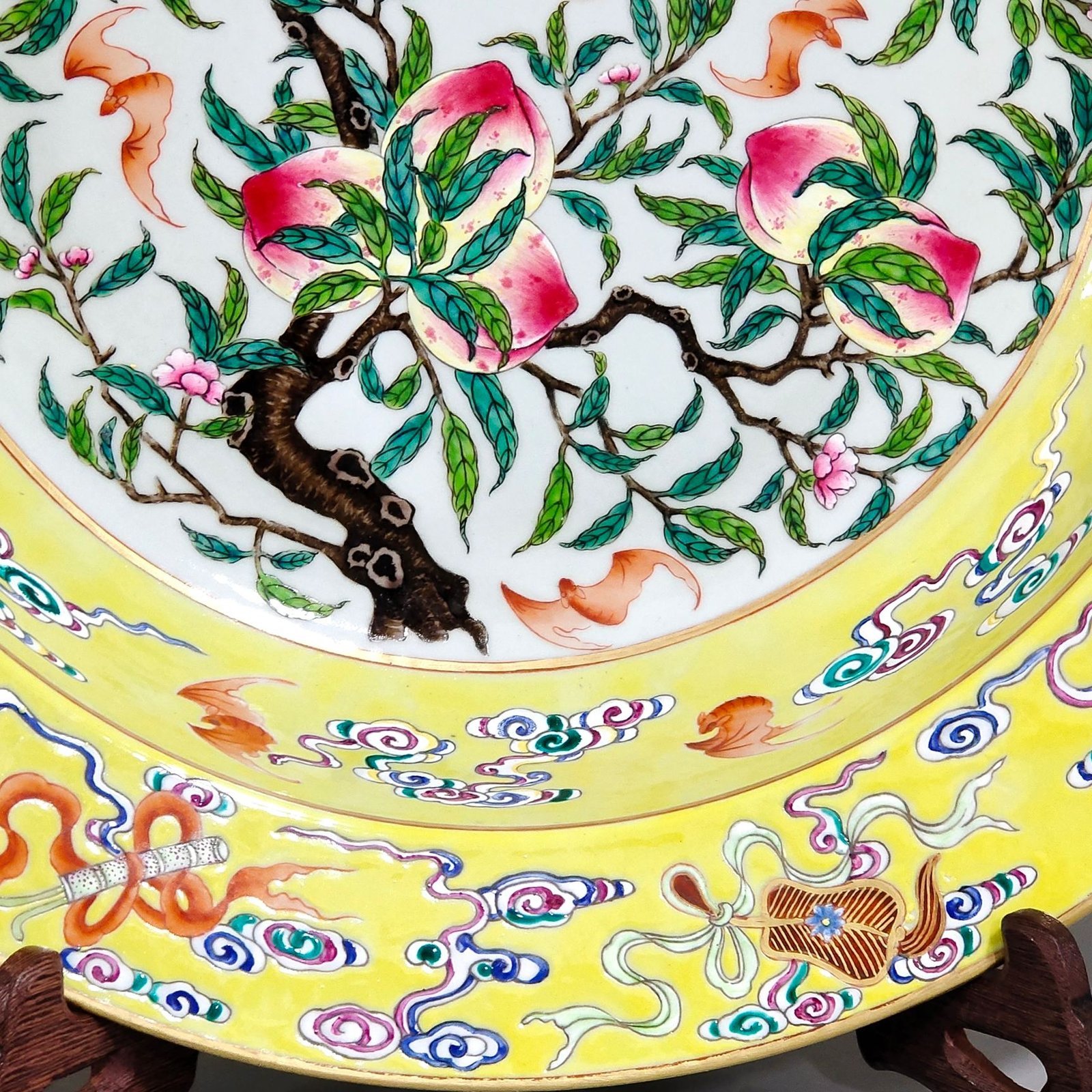 Qing Dynasty Qianlong Yellow Glaze Duofuduoshou washbasin