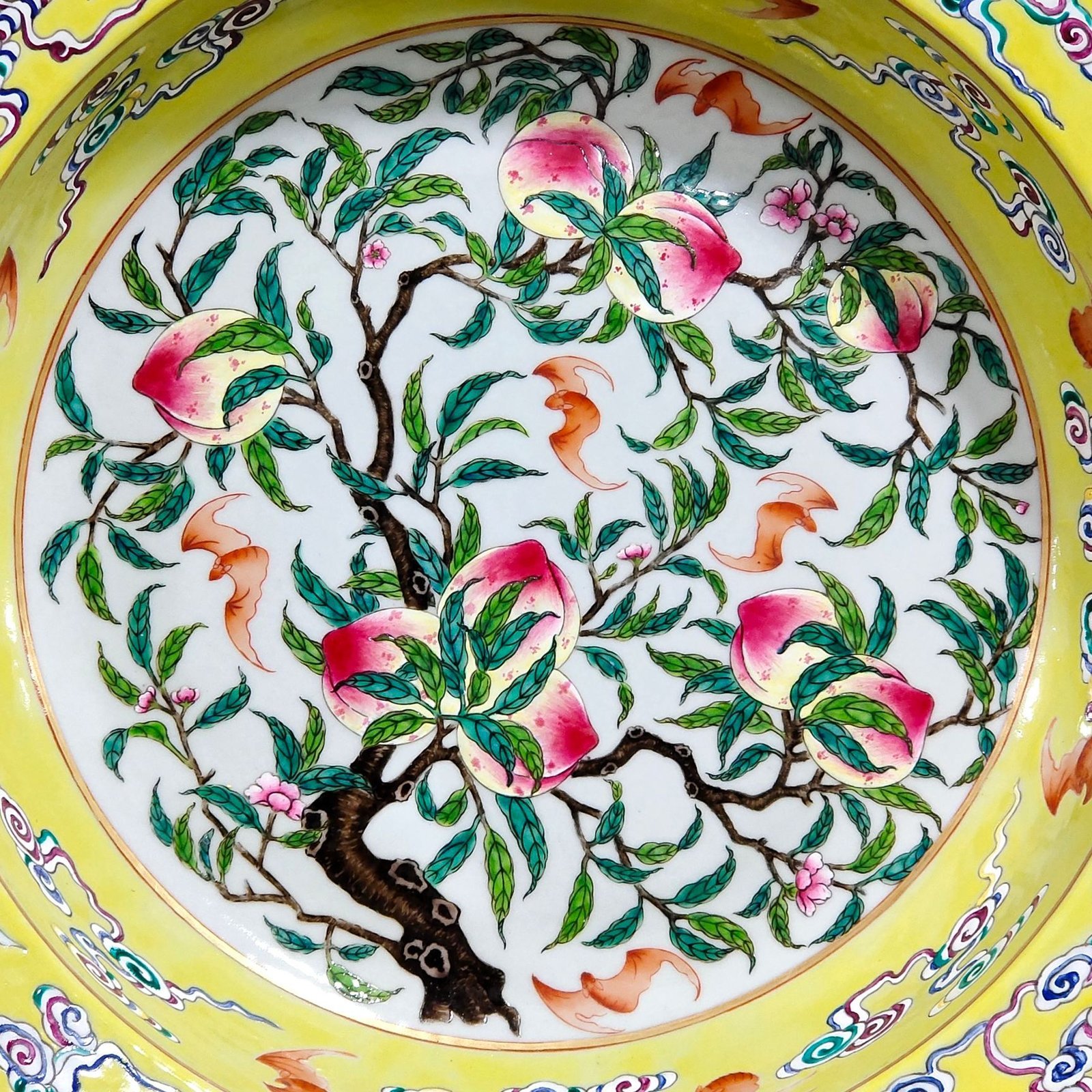 Qing Dynasty Qianlong Yellow Glaze Duofuduoshou washbasin