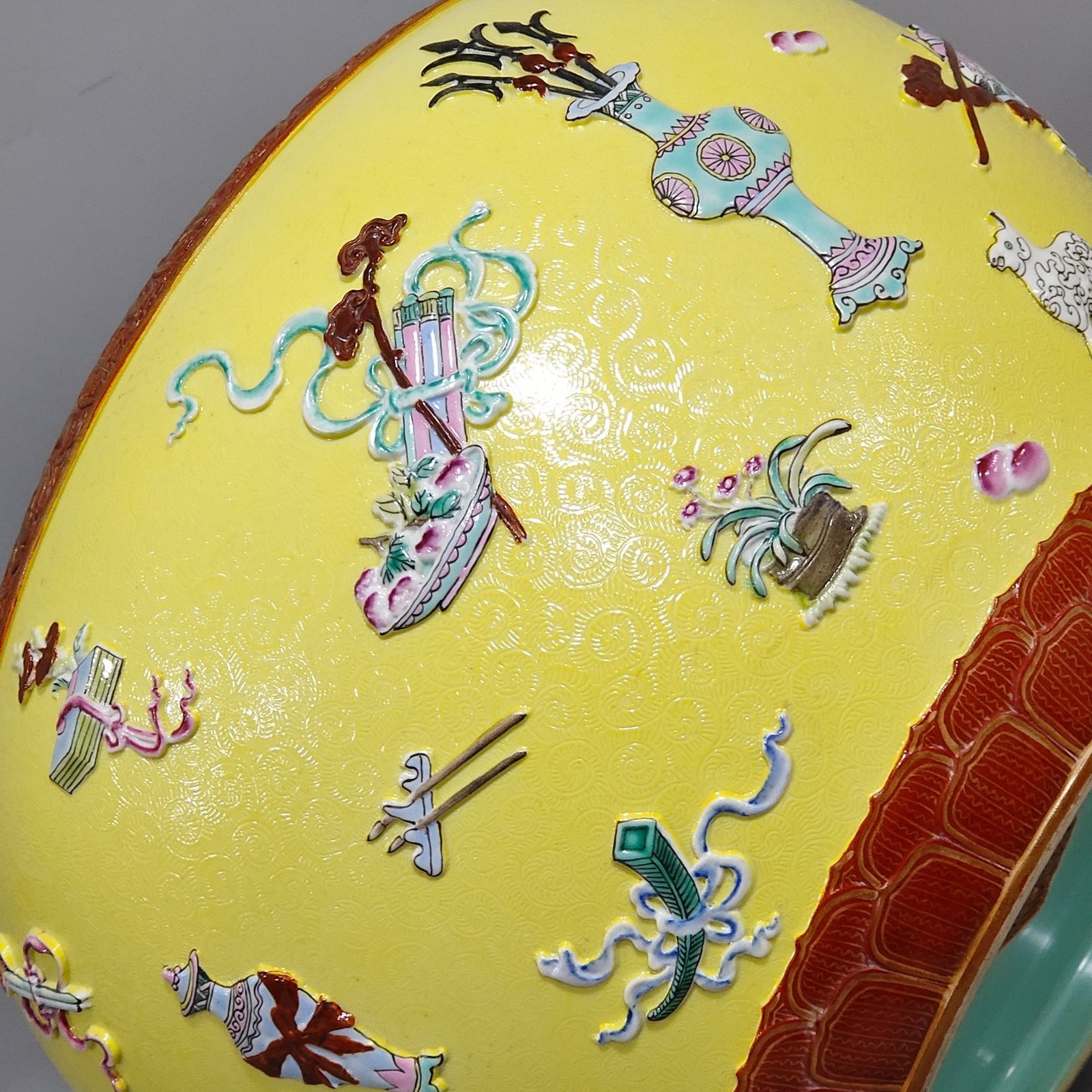Qing Dynasty Qianlong yellow glaze embossed eight-treasure pattern pen seal