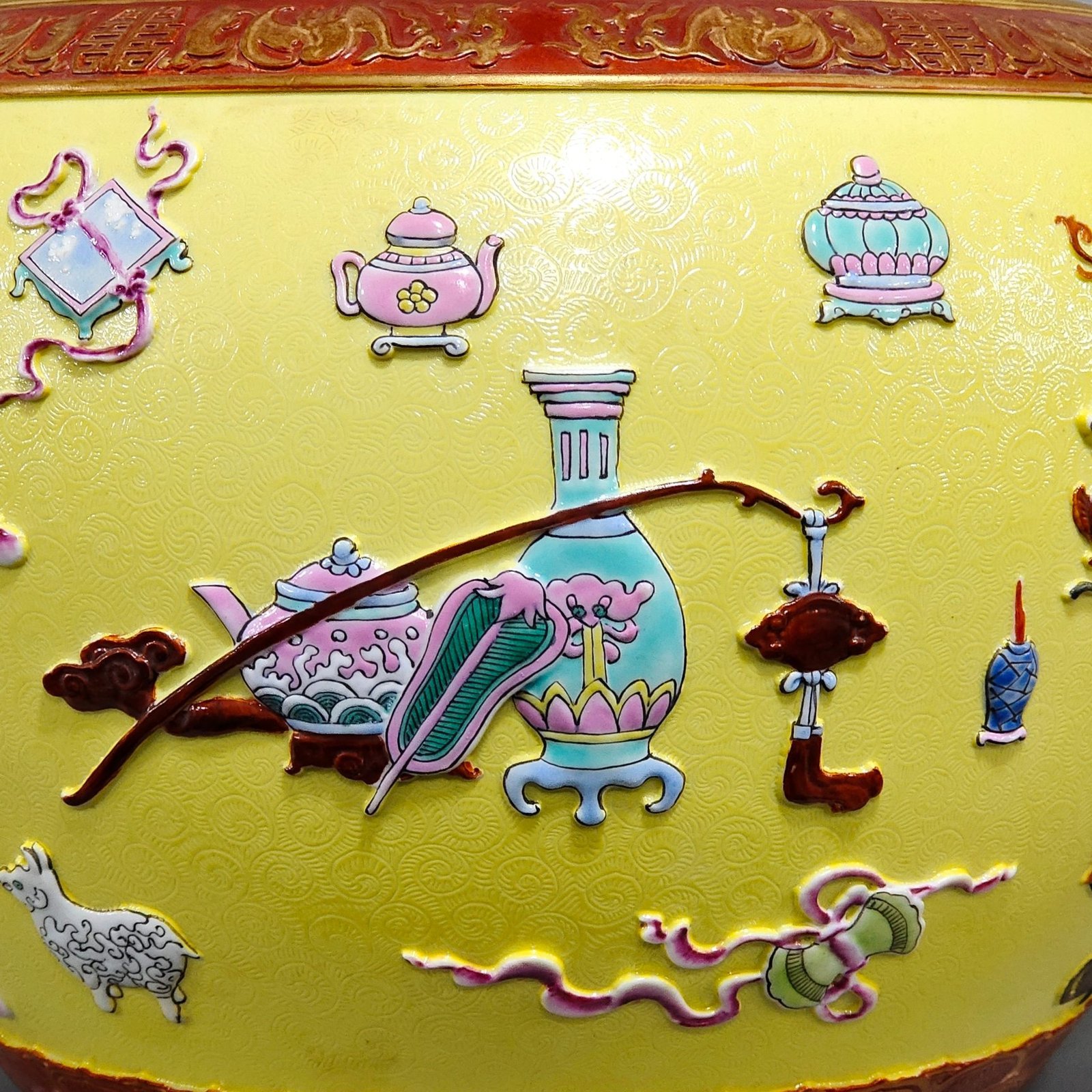 Qing Dynasty Qianlong yellow glaze embossed eight-treasure pattern pen seal