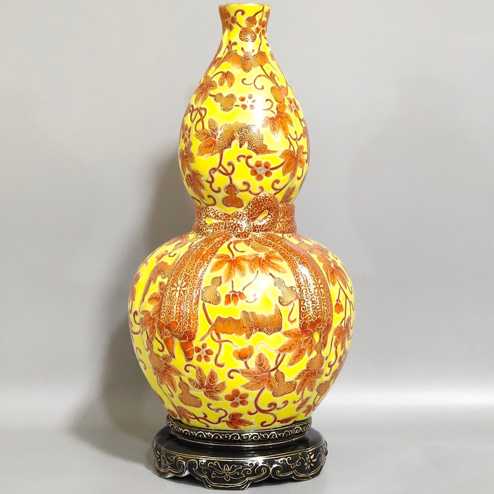 Qing Dynasty Qianlong yellow glaze painted gold-plated gourd vase