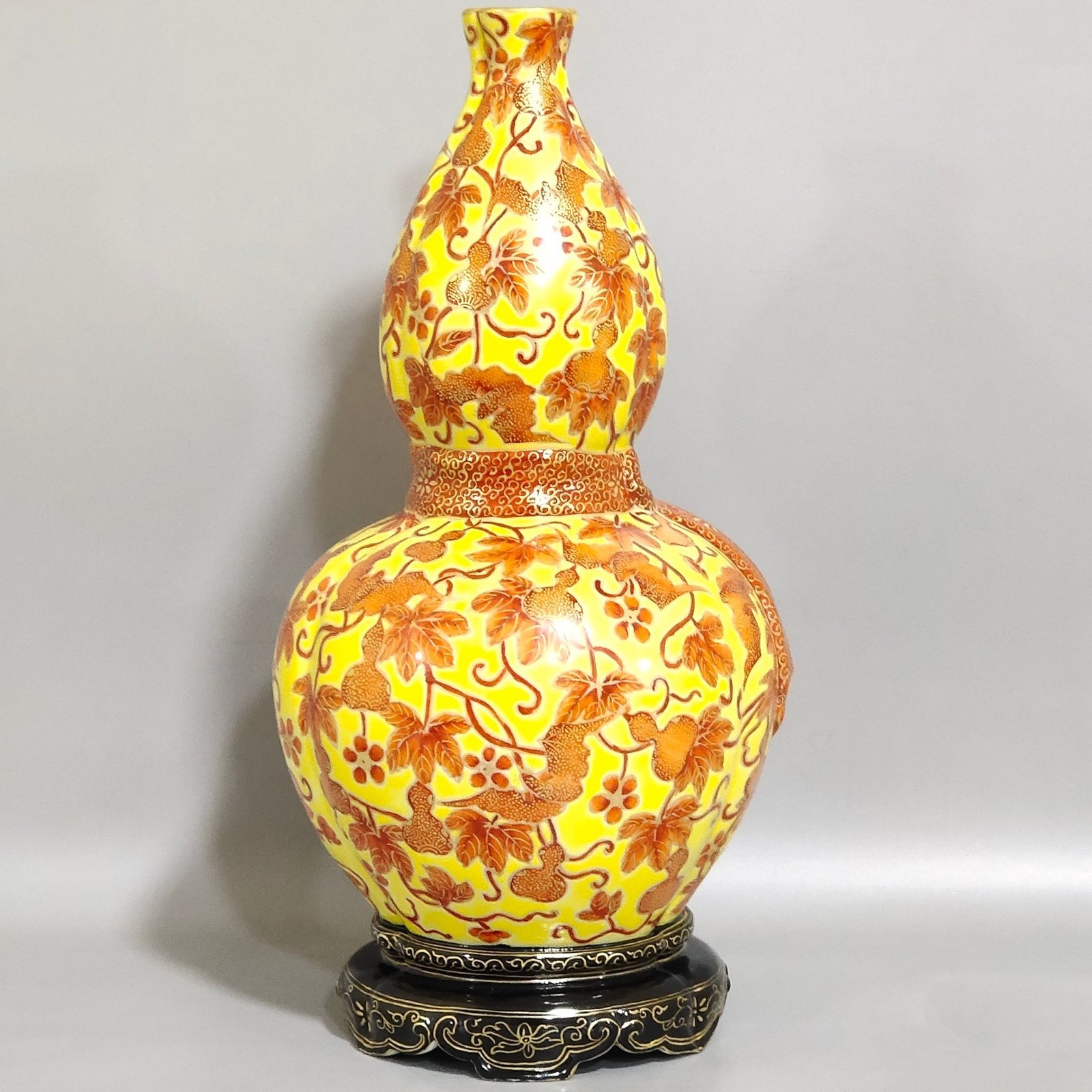 Qing Dynasty Qianlong yellow glaze painted gold-plated gourd vase
