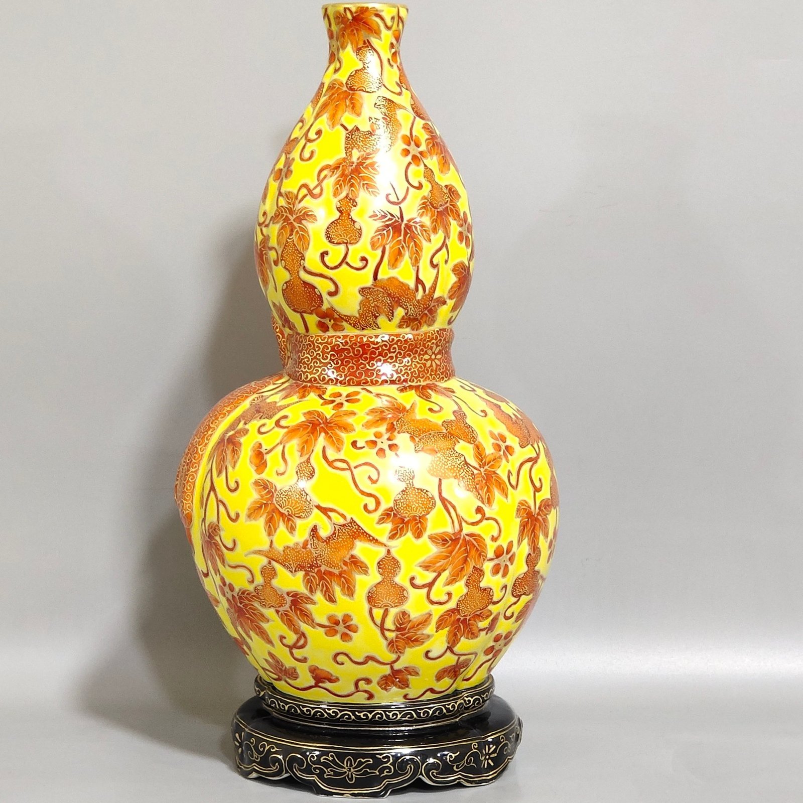 Qing Dynasty Qianlong yellow glaze painted gold-plated gourd vase