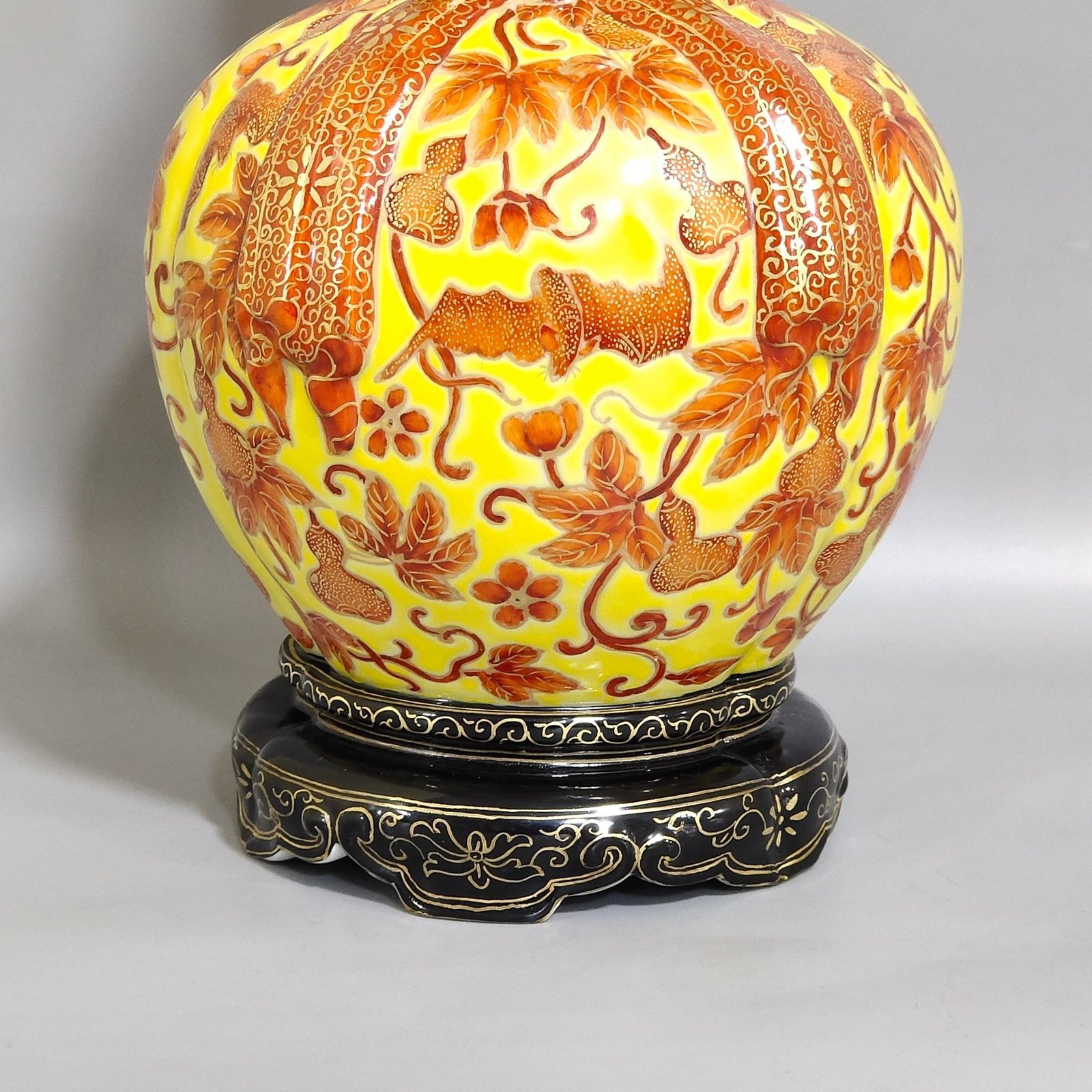 Qing Dynasty Qianlong yellow glaze painted gold-plated gourd vase