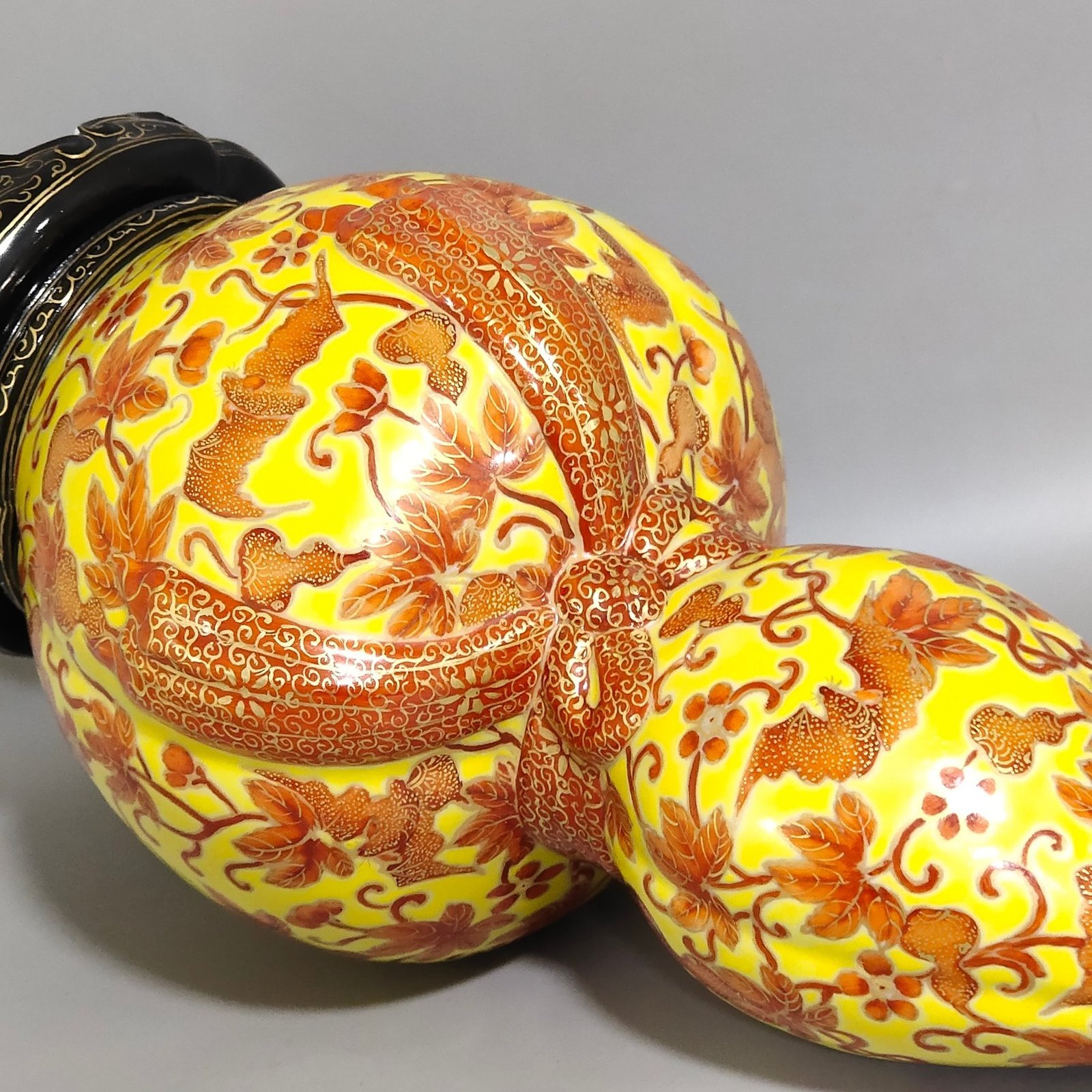 Qing Dynasty Qianlong yellow glaze painted gold-plated gourd vase
