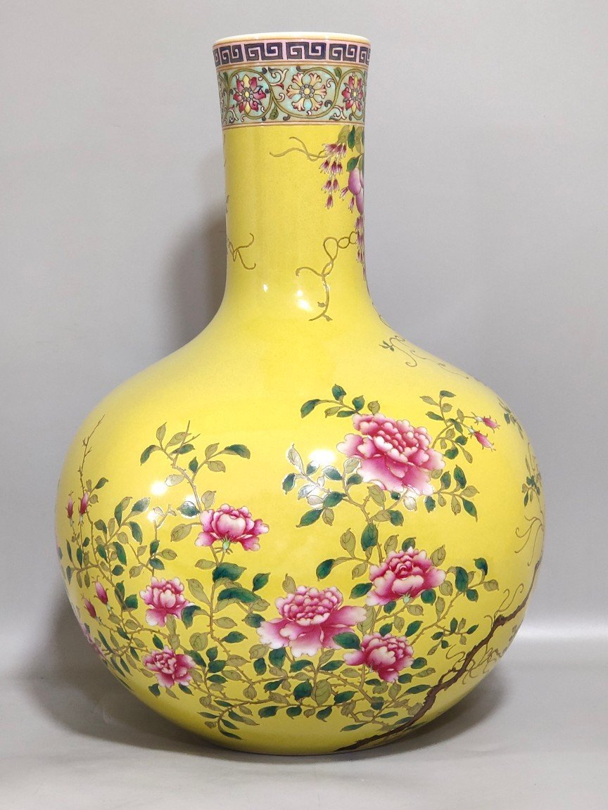 Qing Dynasty Qianlong yellow glaze flower and bird celestial vase