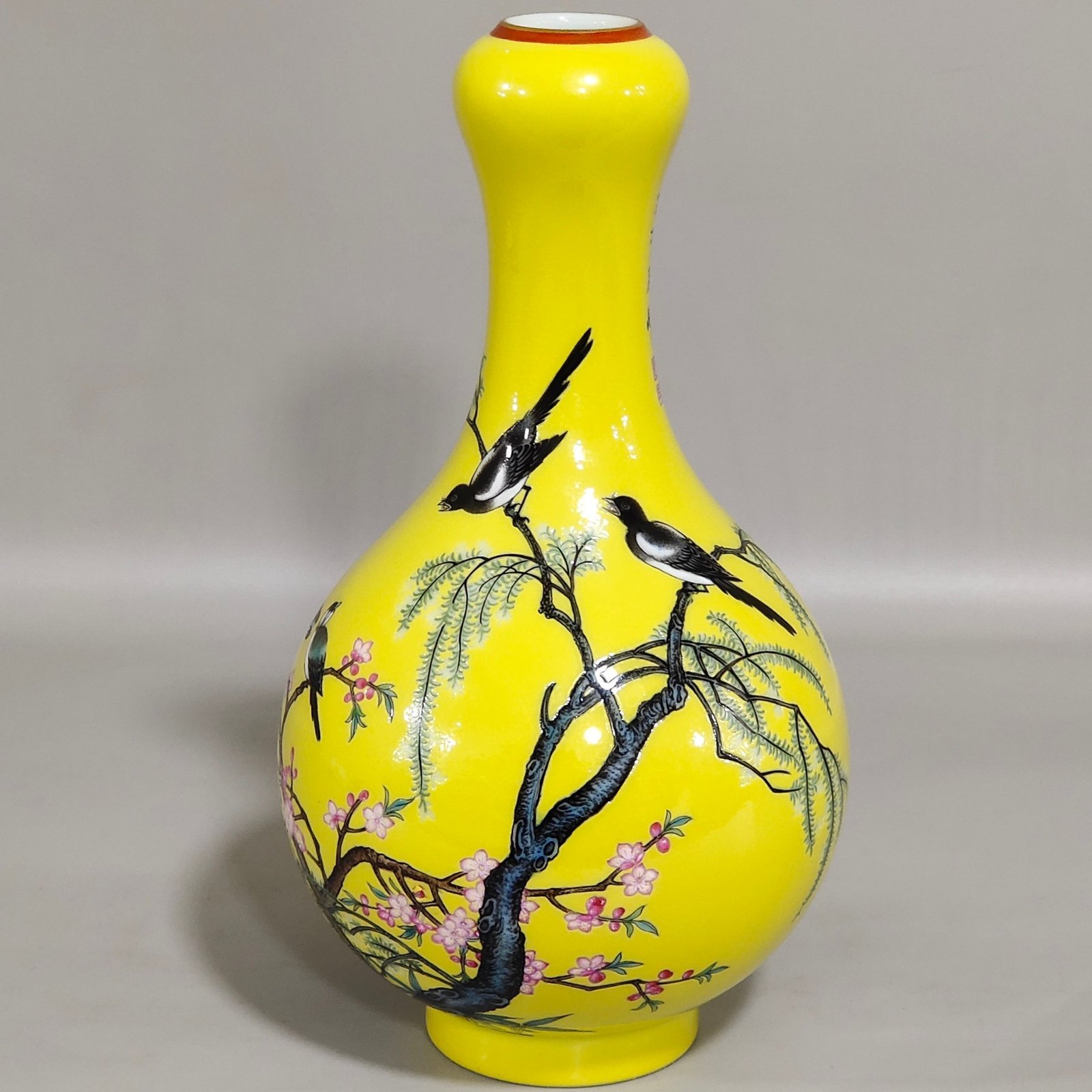 Qing Dynasty Qianlong yellow-glazed garlic vase with poems about flowers and birds