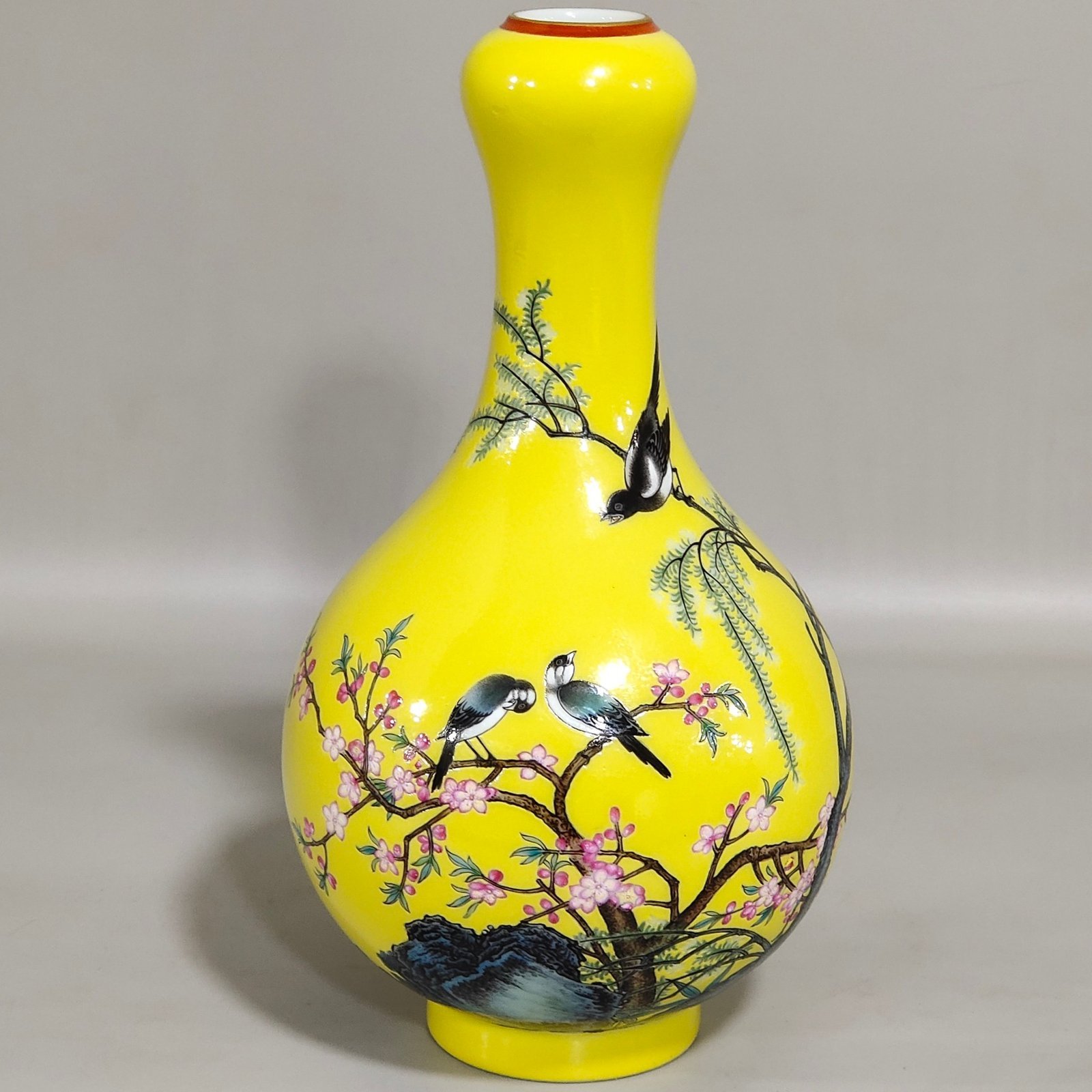 Qing Dynasty Qianlong yellow-glazed garlic vase with poems about flowers and birds