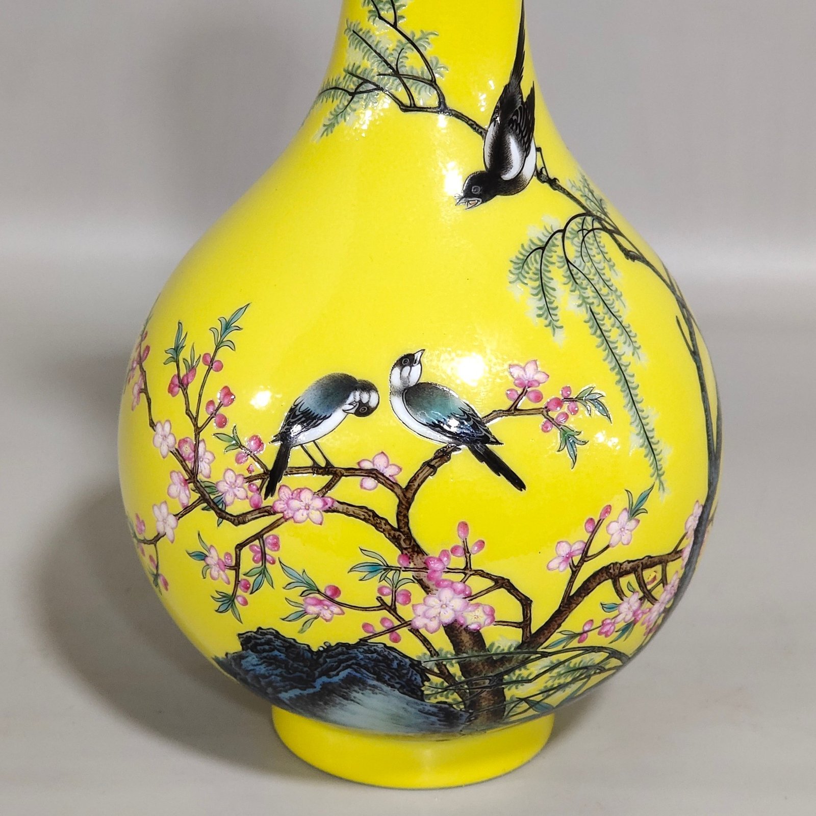 Qing Dynasty Qianlong yellow-glazed garlic vase with poems about flowers and birds