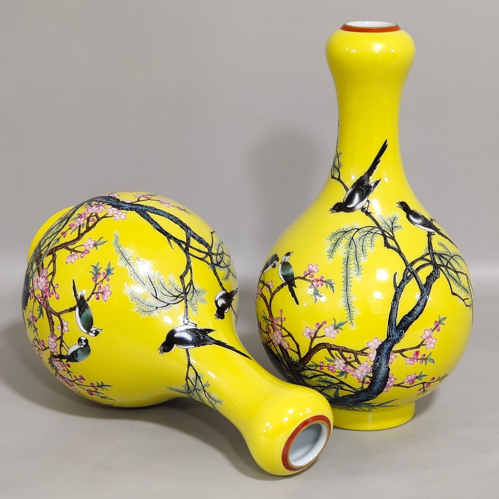 Qing Dynasty Qianlong yellow-glazed garlic vase with poems about flowers and birds