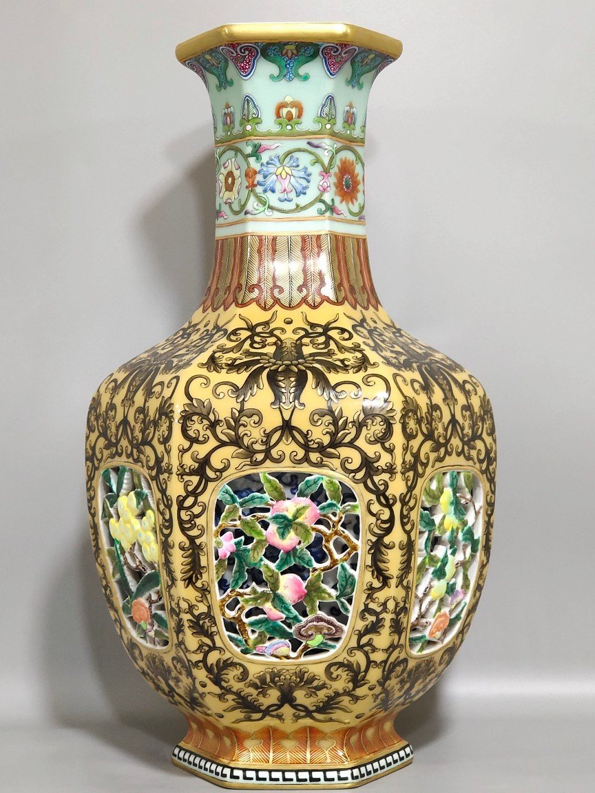Qing Dynasty Qianlong yellow glaze hollow inner blue and white hexagonal vase