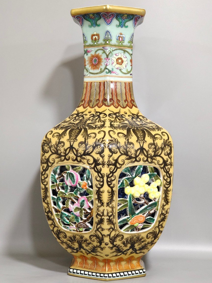 Qing Dynasty Qianlong yellow glaze hollow inner blue and white hexagonal vase