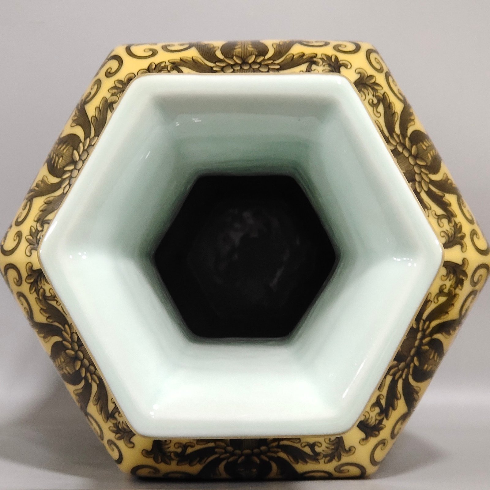 Qing Dynasty Qianlong yellow glaze hollow inner blue and white hexagonal vase