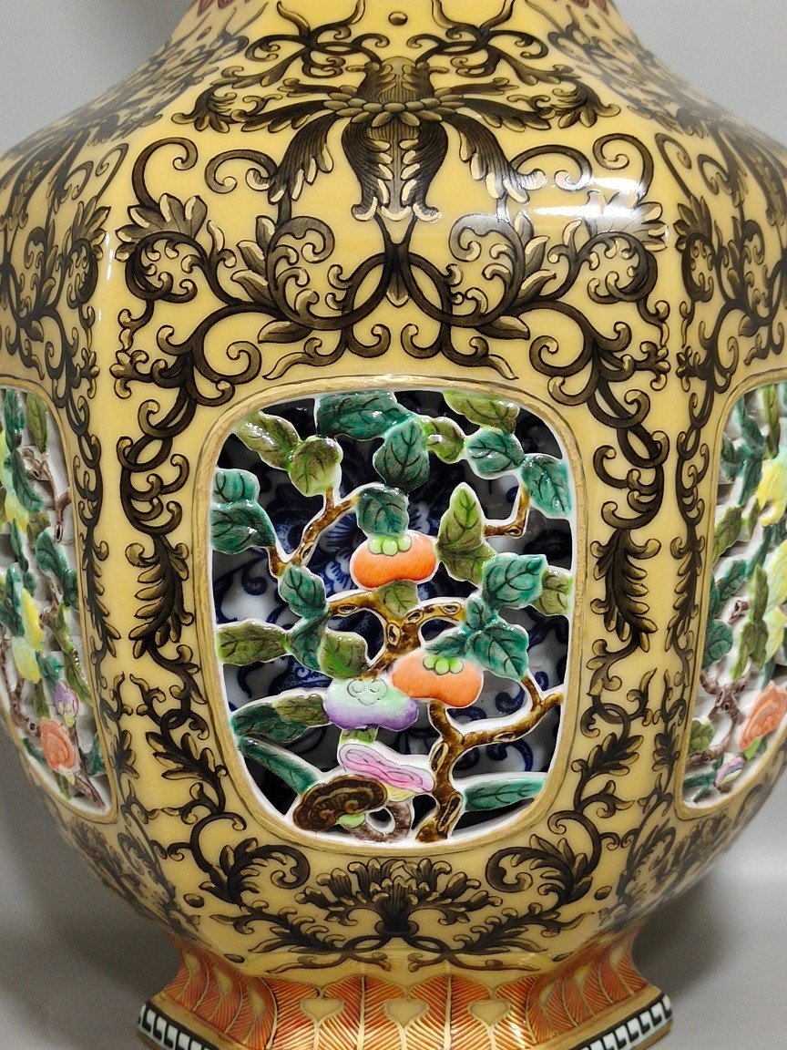 Qing Dynasty Qianlong yellow glaze hollow inner blue and white hexagonal vase