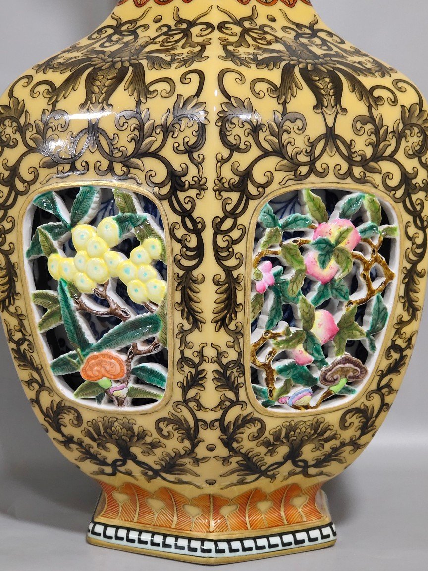 Qing Dynasty Qianlong yellow glaze hollow inner blue and white hexagonal vase